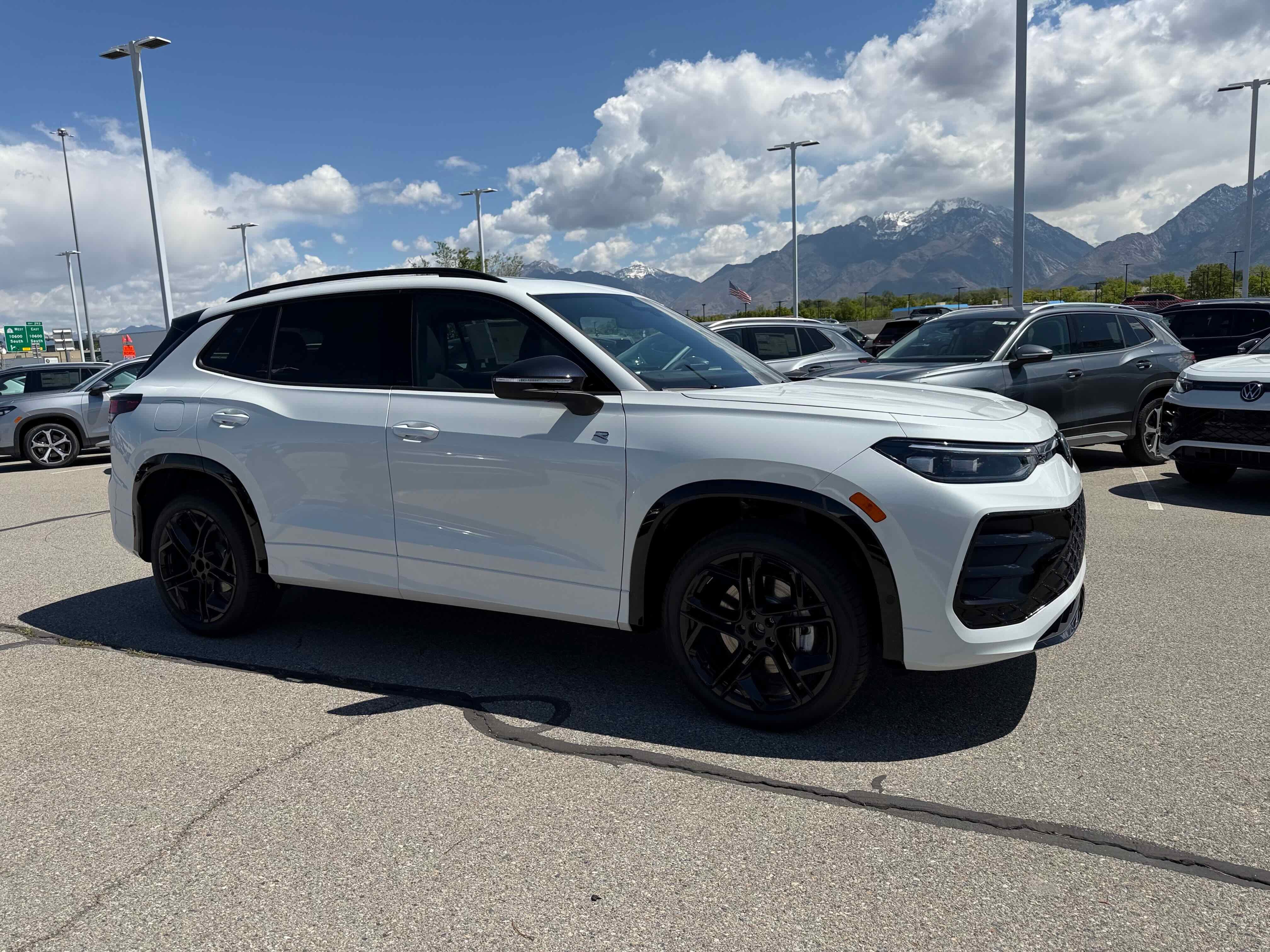 2026 Volkswagen Tiguan SE R-Line Black