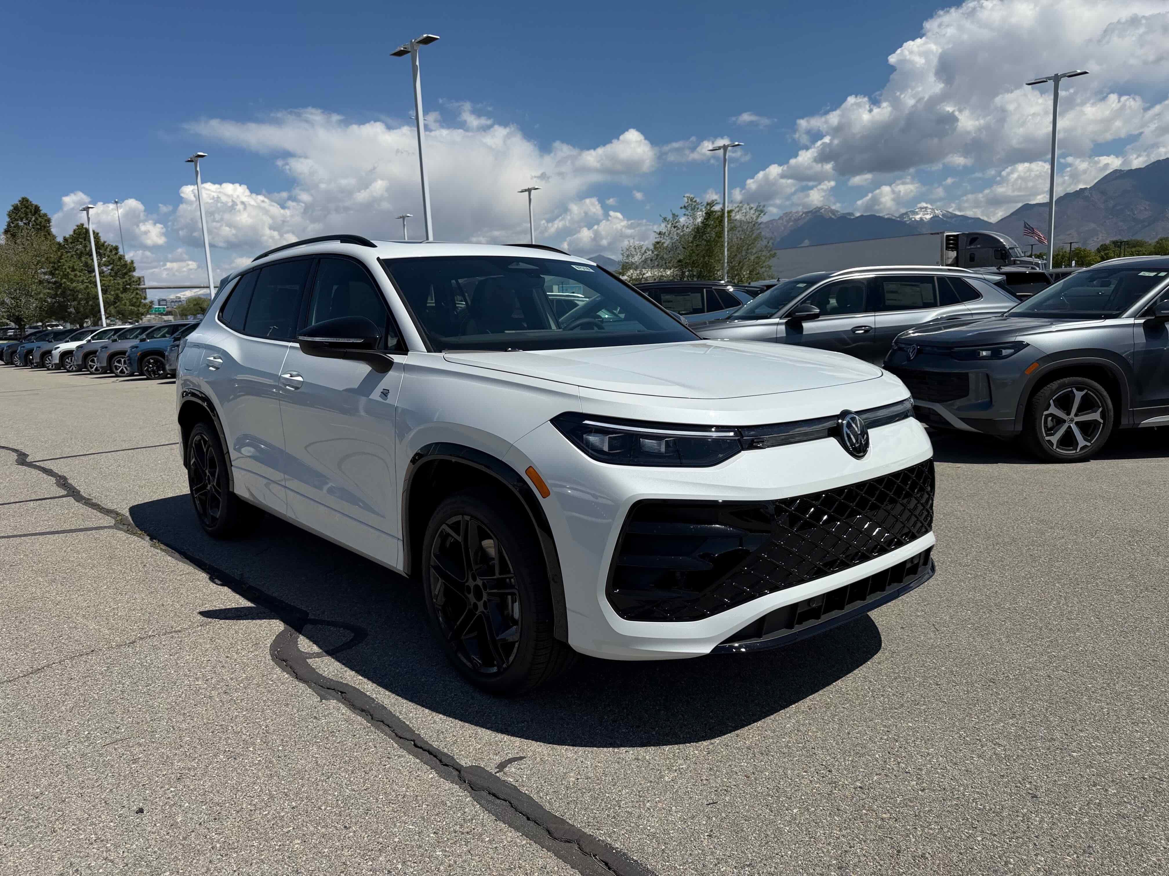 2026 Volkswagen Tiguan SE R-Line Black