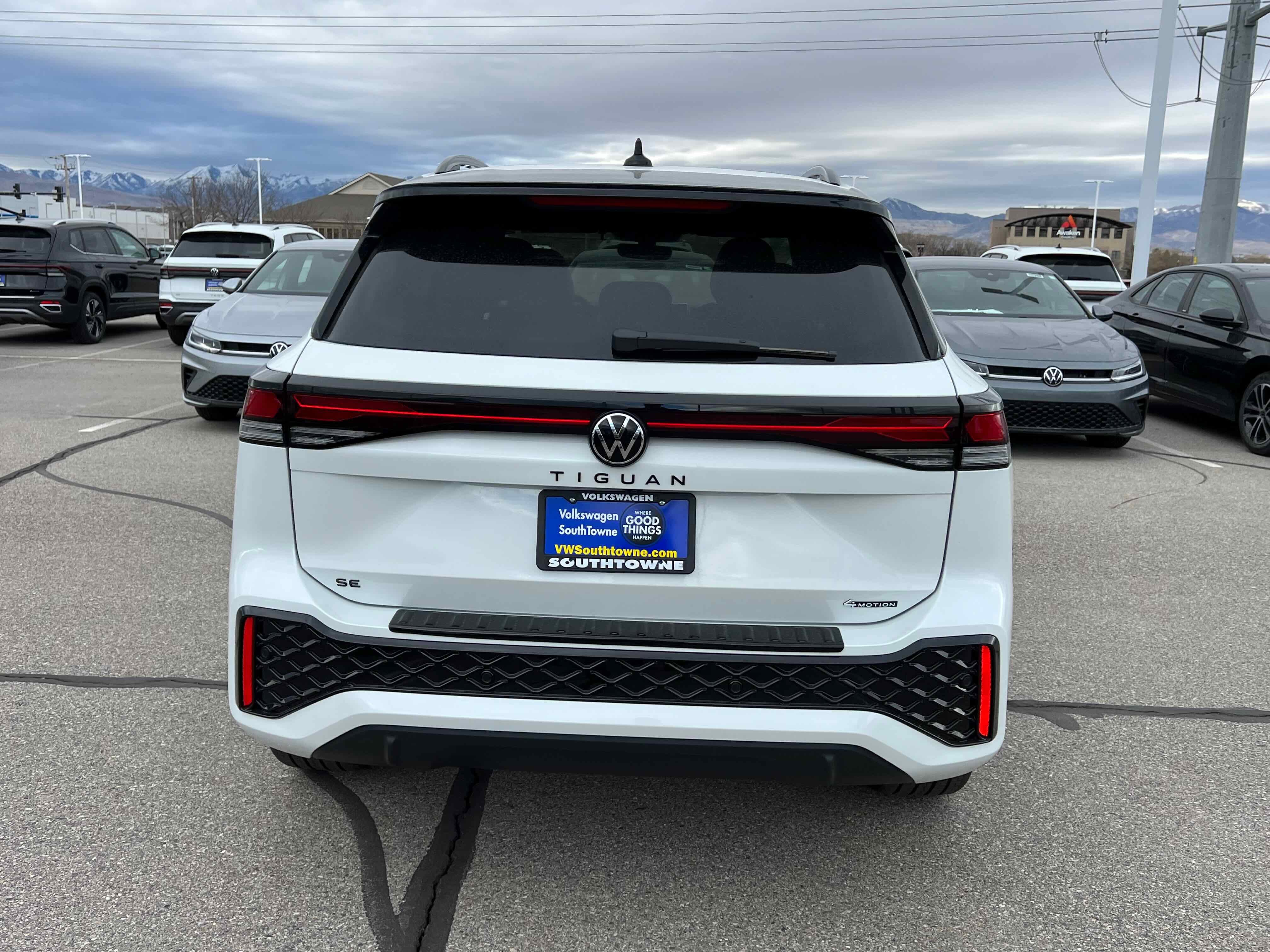 2026 Volkswagen Tiguan SE R-Line Black