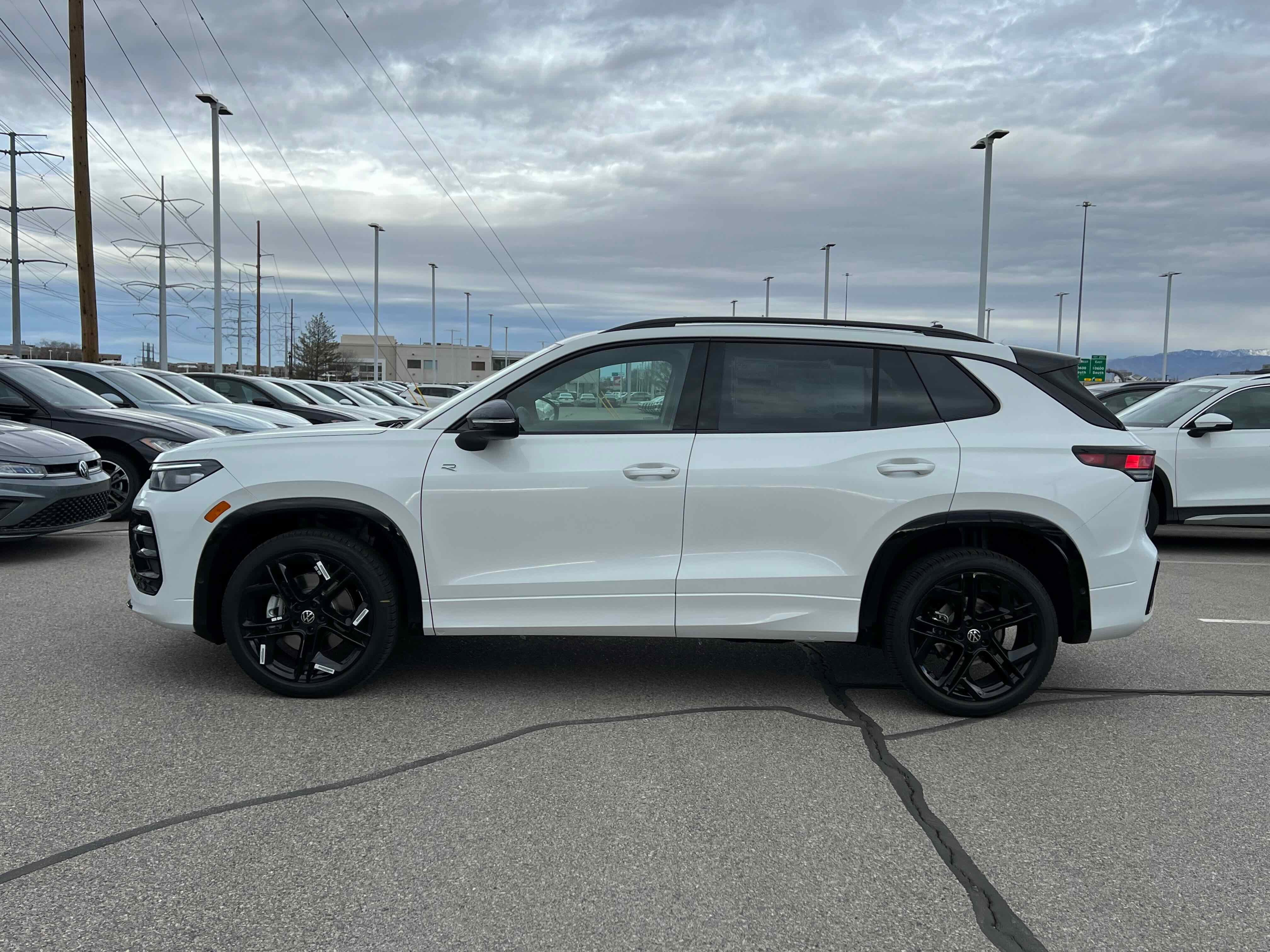 2026 Volkswagen Tiguan SE R-Line Black