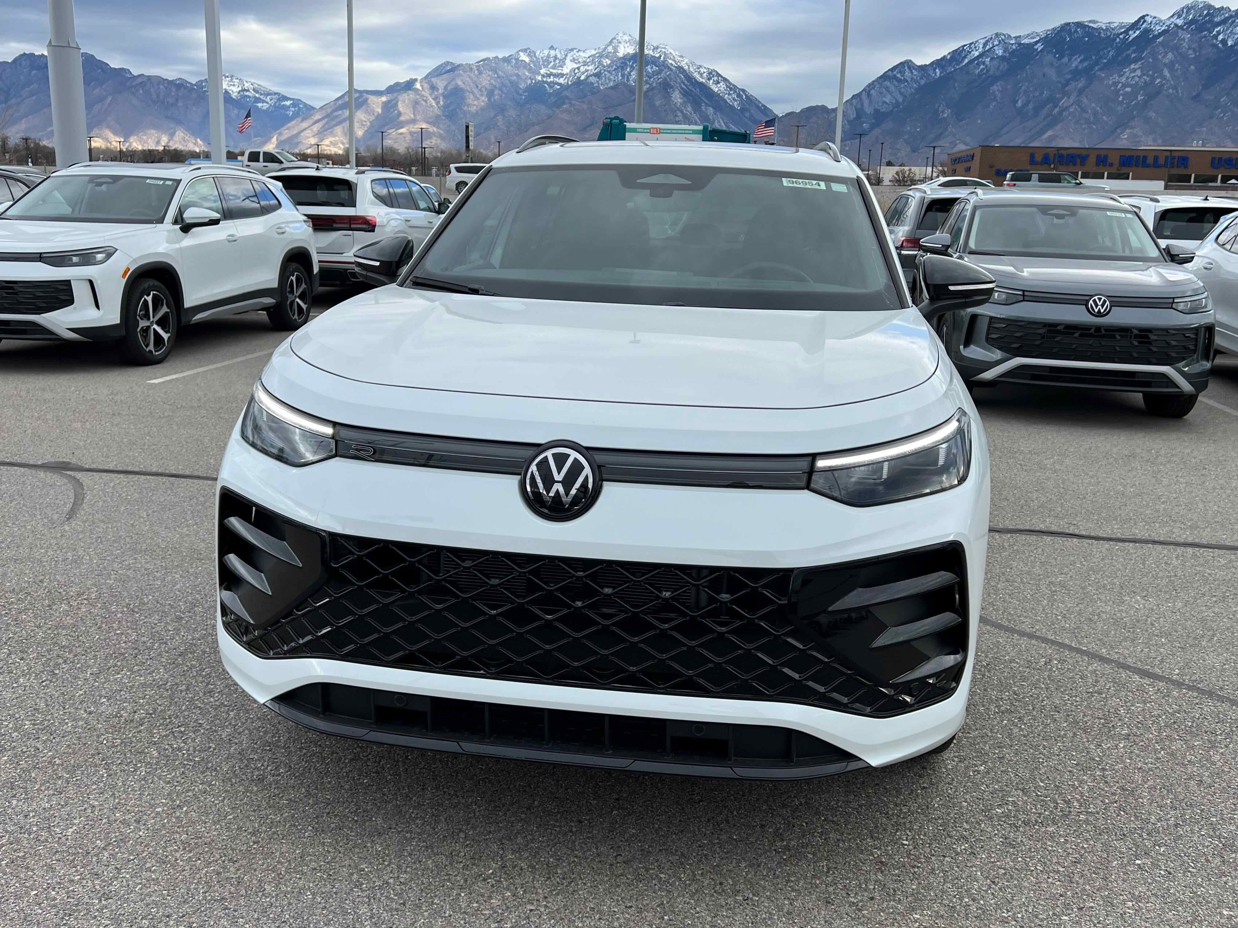 2026 Volkswagen Tiguan SE R-Line Black