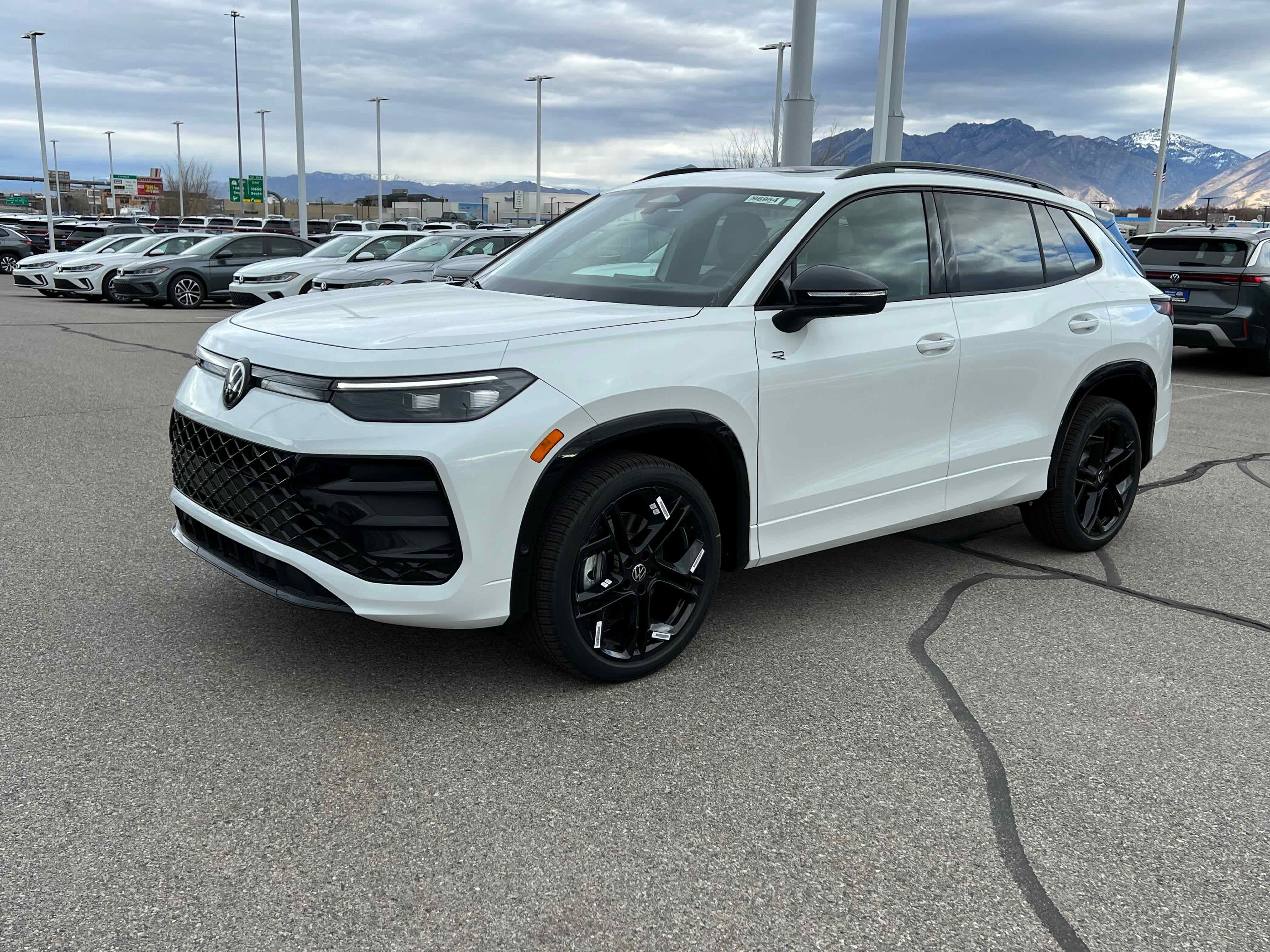 2026 Volkswagen Tiguan SE R-Line Black