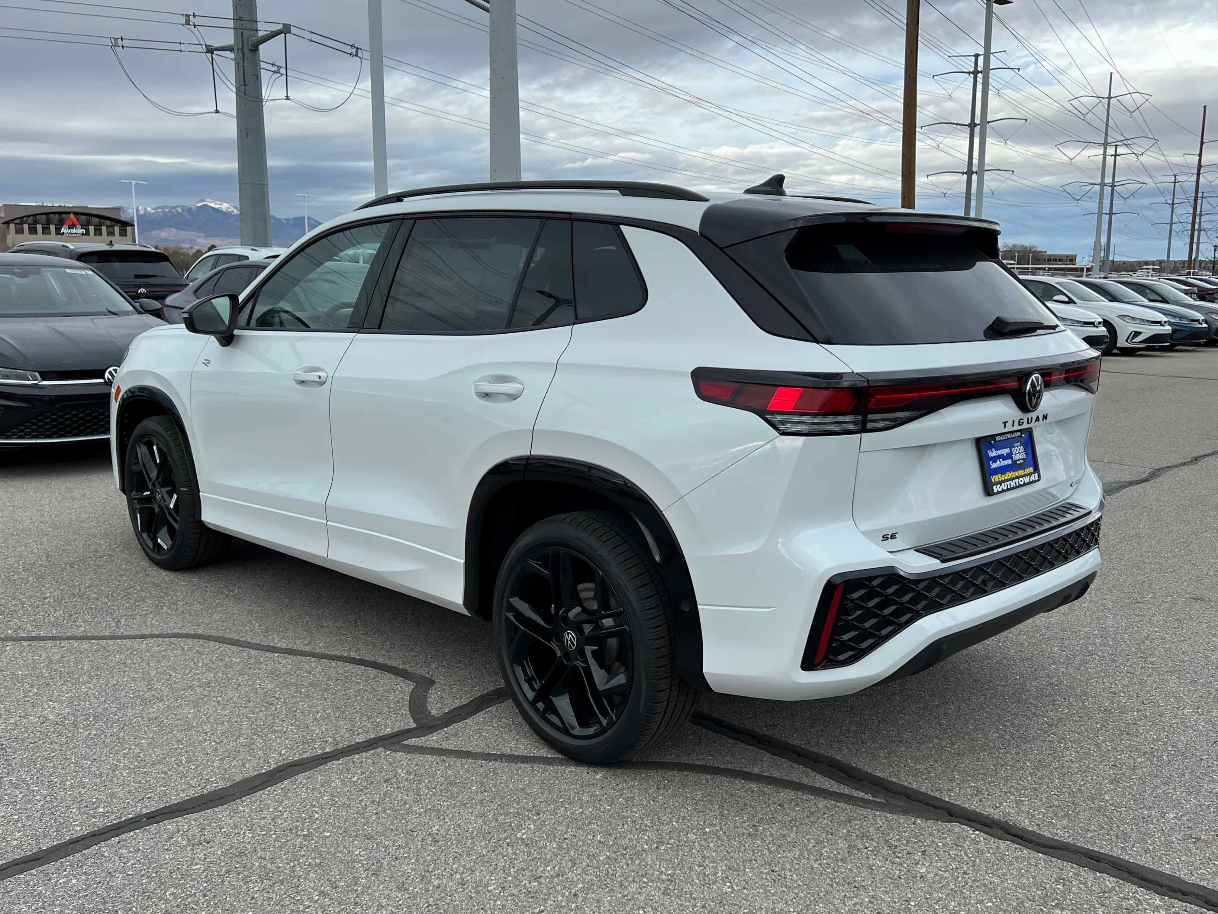 2026 Volkswagen Tiguan SE R-Line Black