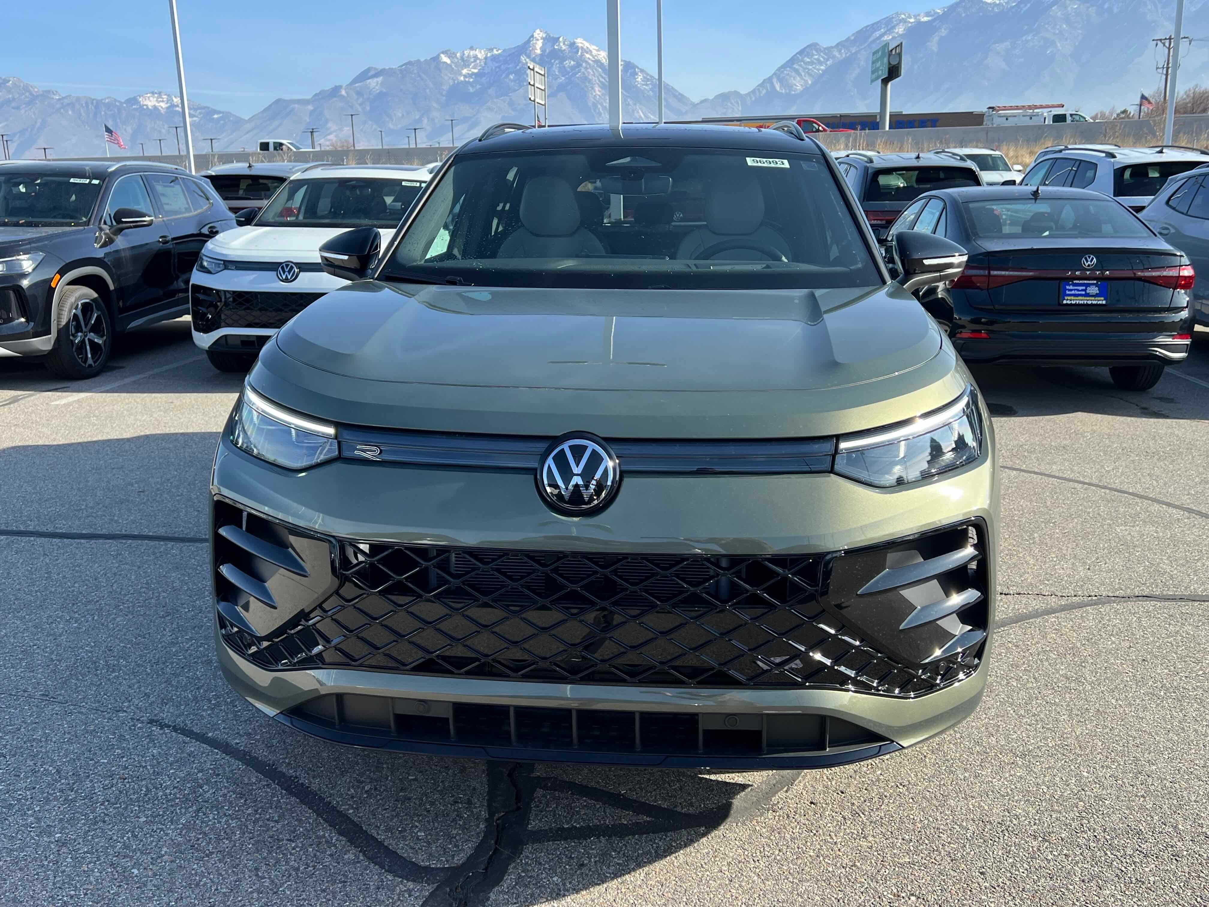 2026 Volkswagen Tiguan SE R-Line Black