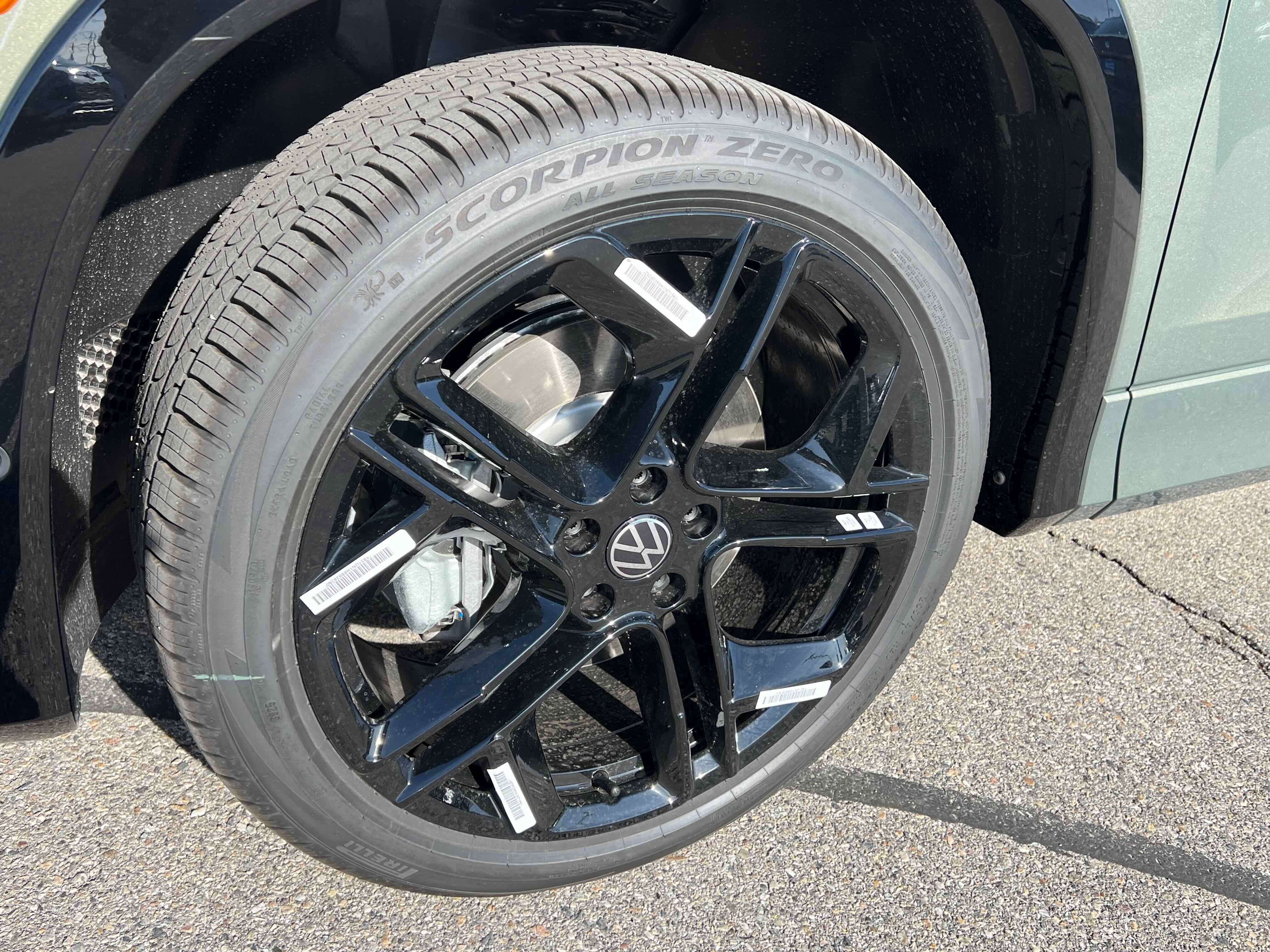 2026 Volkswagen Tiguan SE R-Line Black