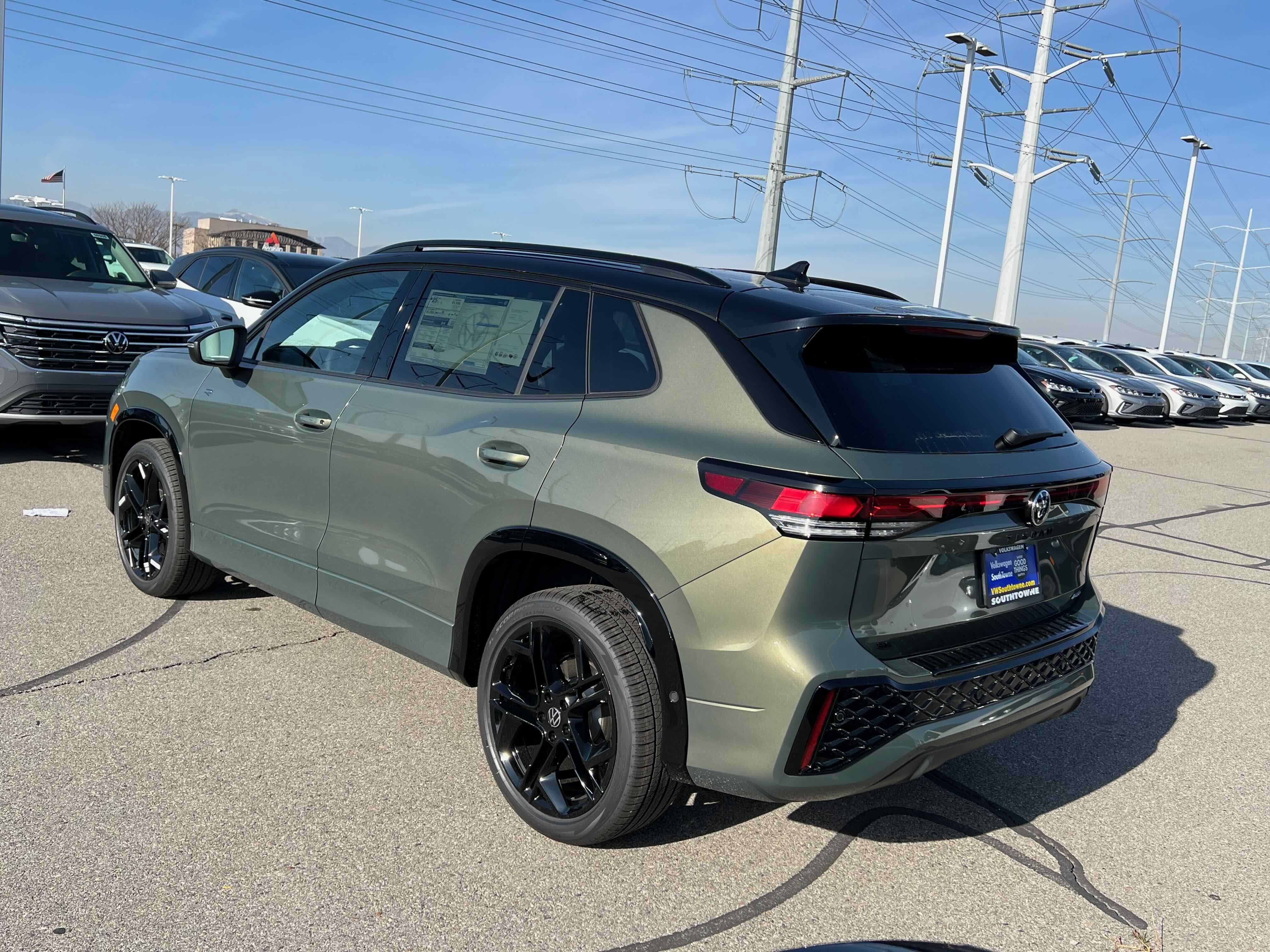 2026 Volkswagen Tiguan SE R-Line Black