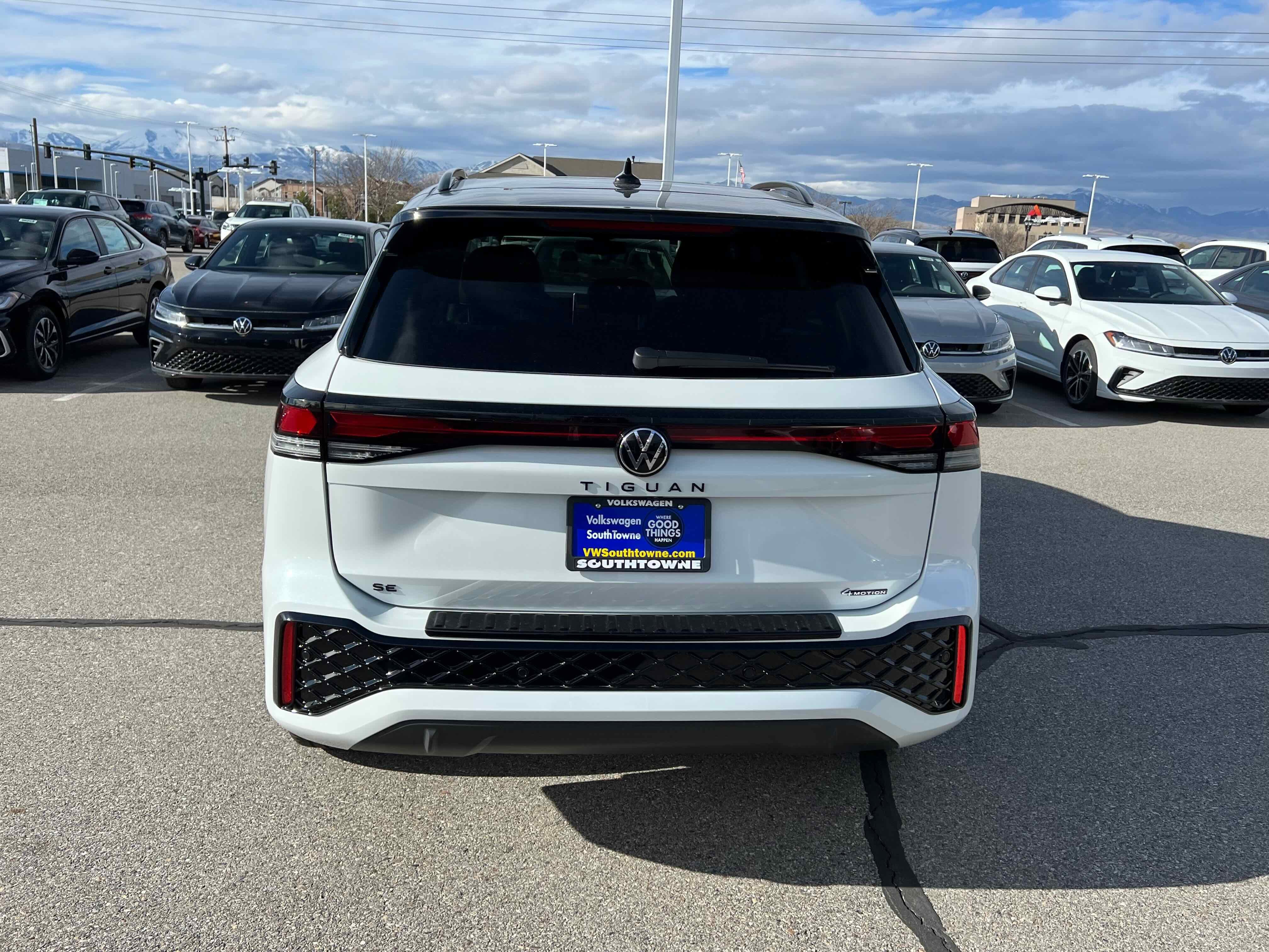 2026 Volkswagen Tiguan SE R-Line Black