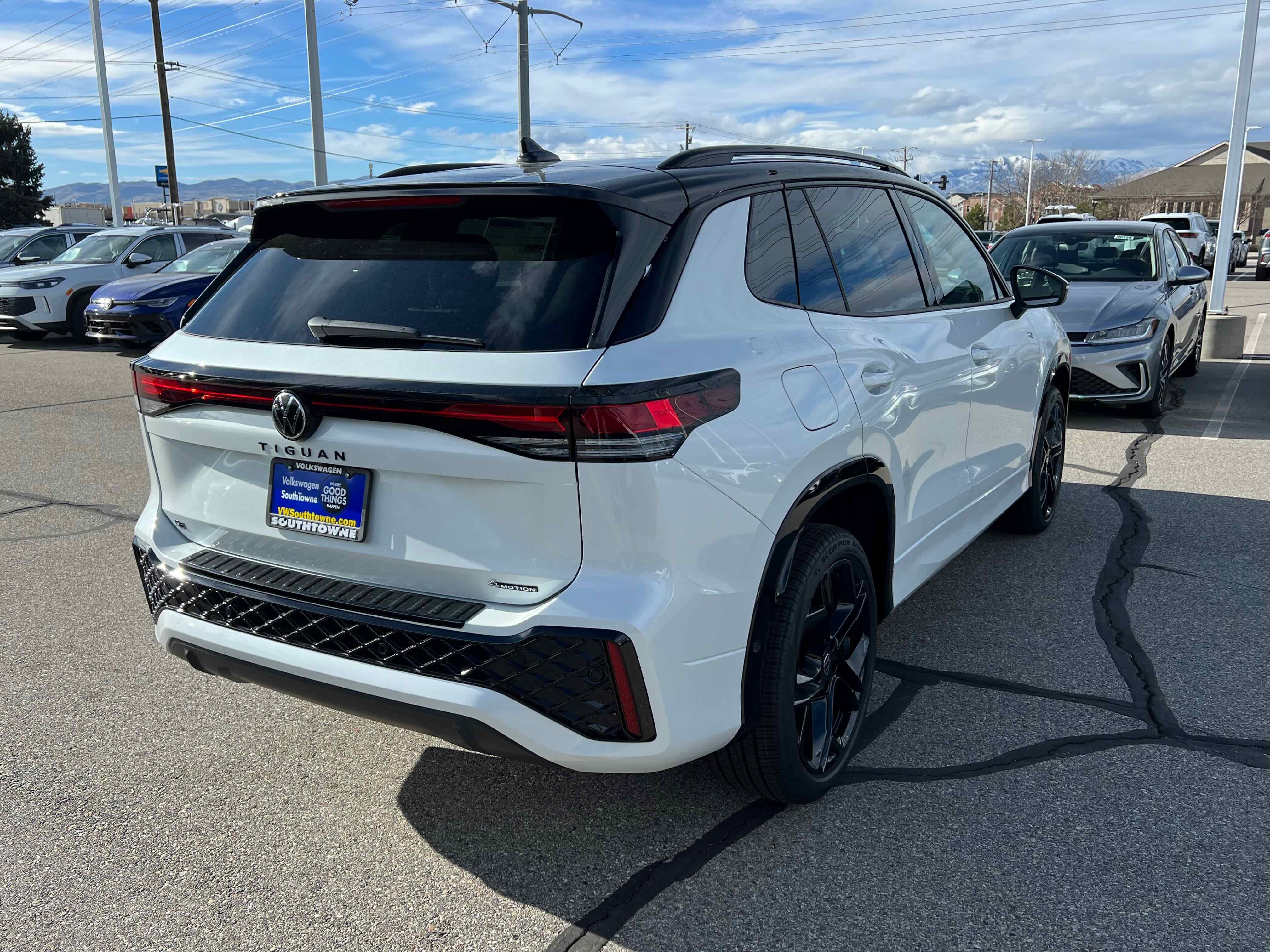 2026 Volkswagen Tiguan SE R-Line Black