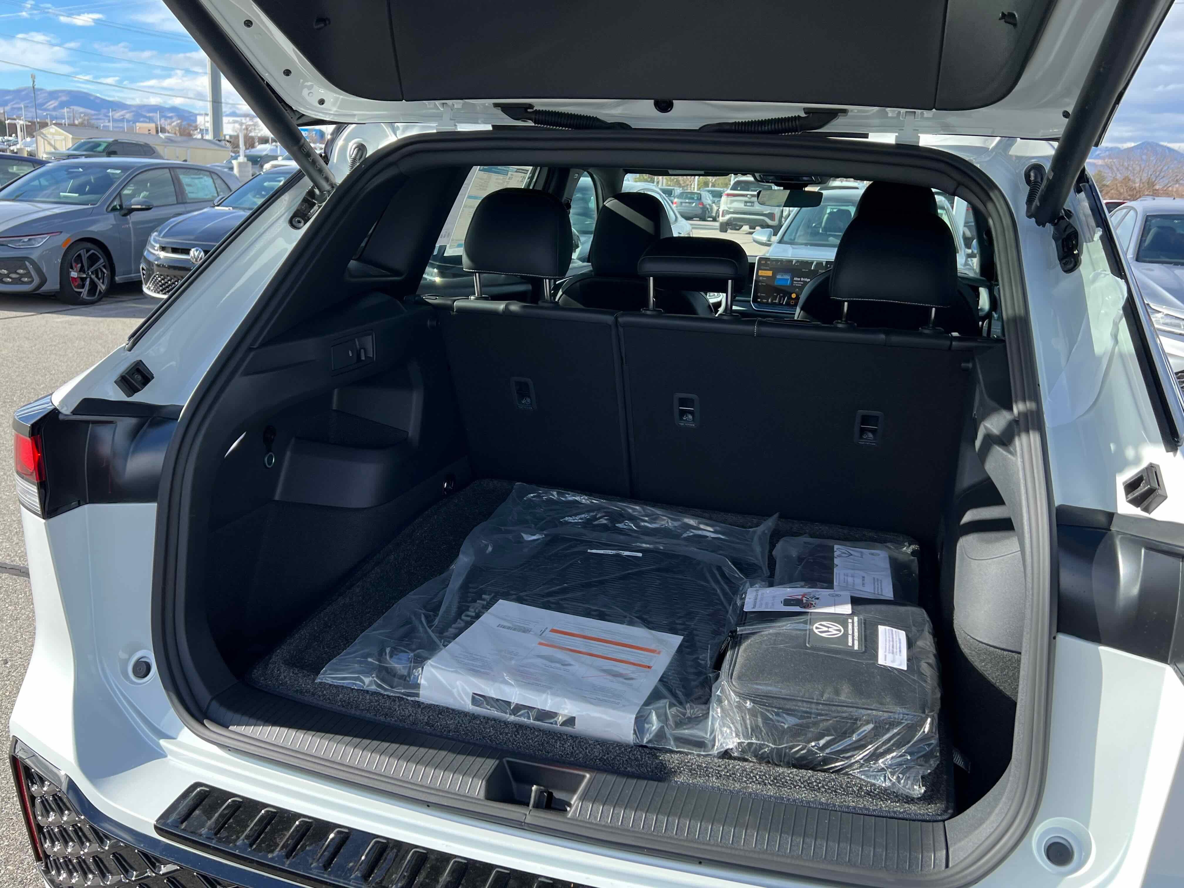 2026 Volkswagen Tiguan SE R-Line Black