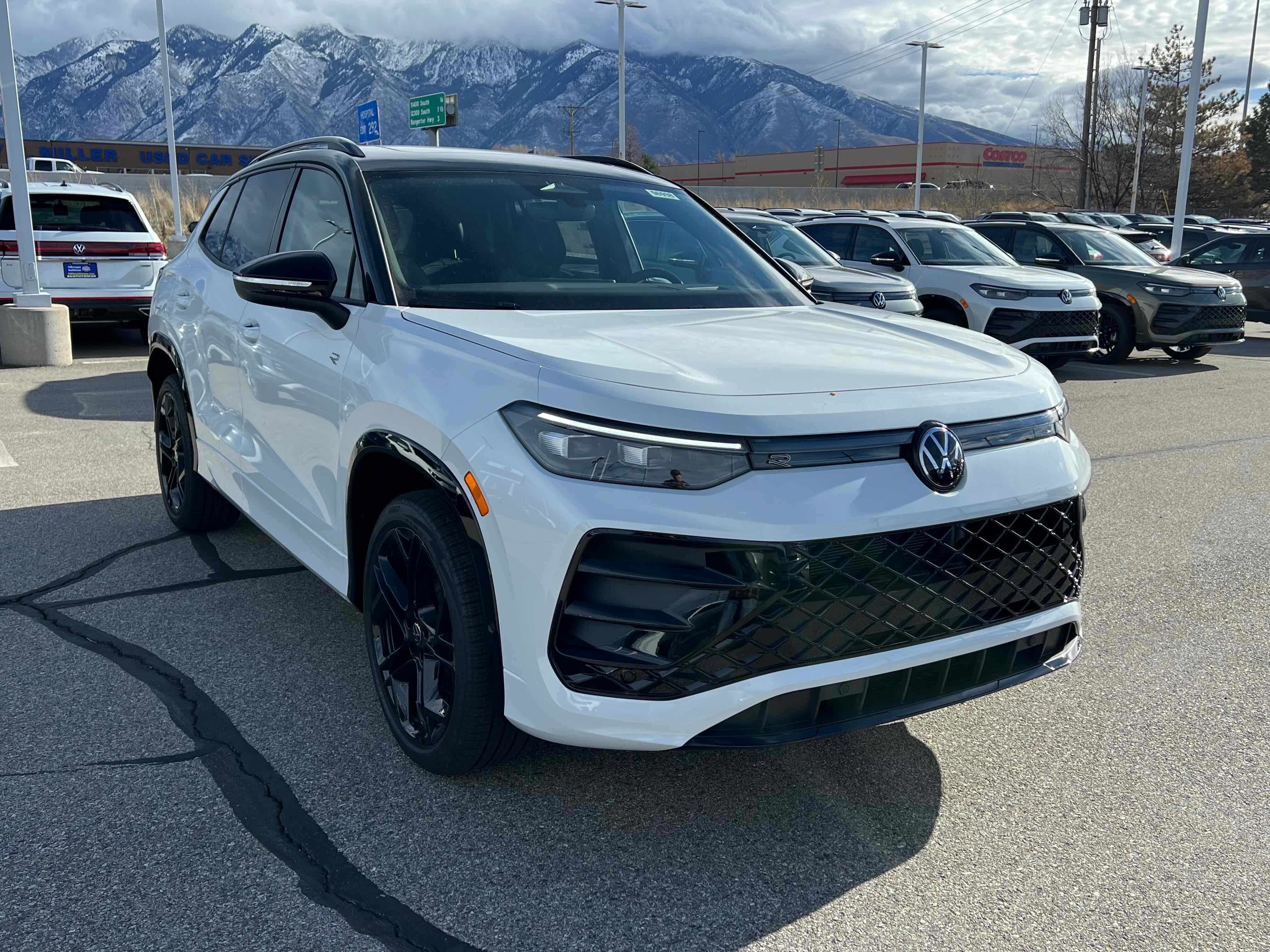 2026 Volkswagen Tiguan SE R-Line Black