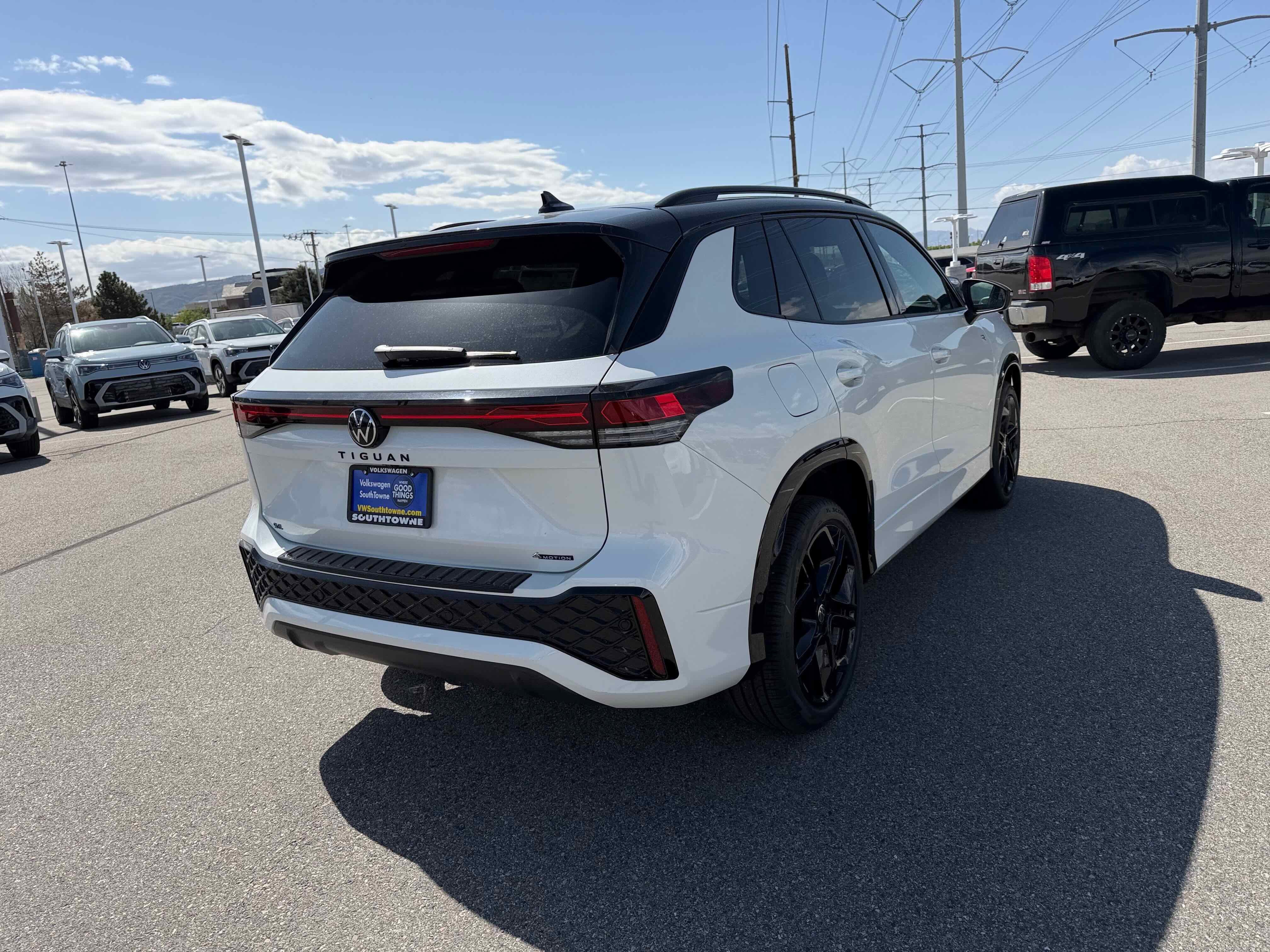 2026 Volkswagen Tiguan SE R-Line Black