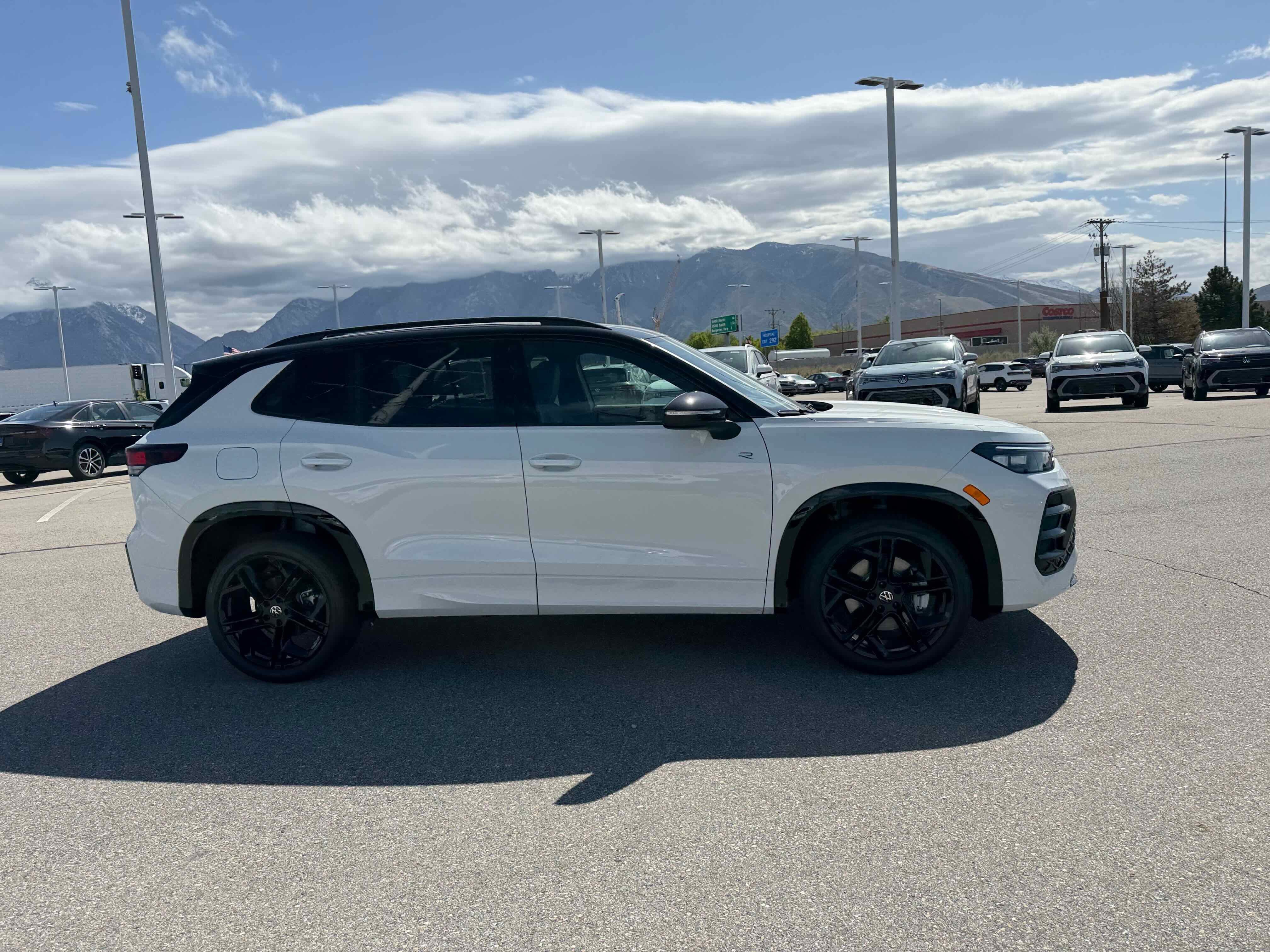 2026 Volkswagen Tiguan SE R-Line Black