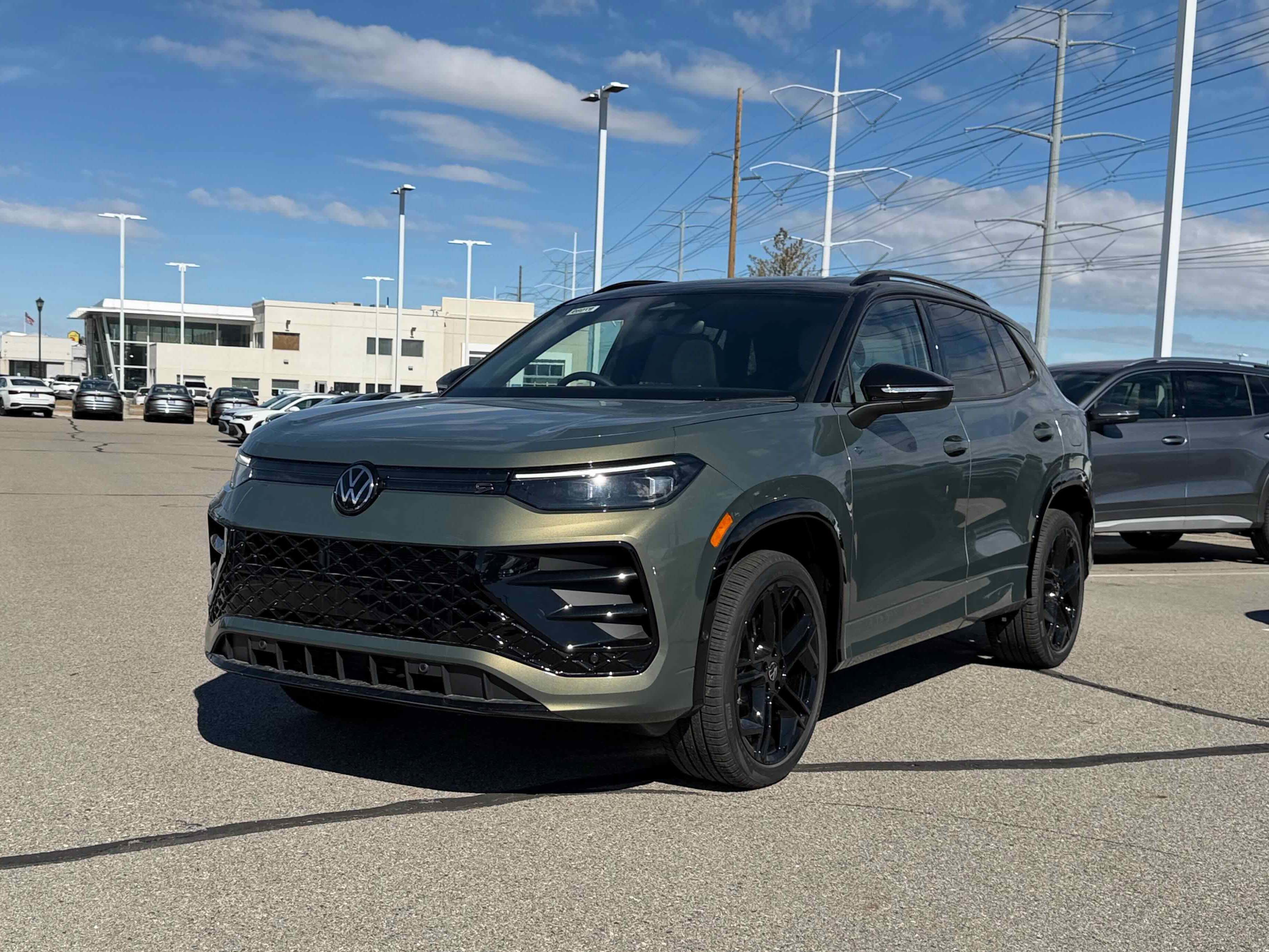 2026 Volkswagen Tiguan SE R-Line Black