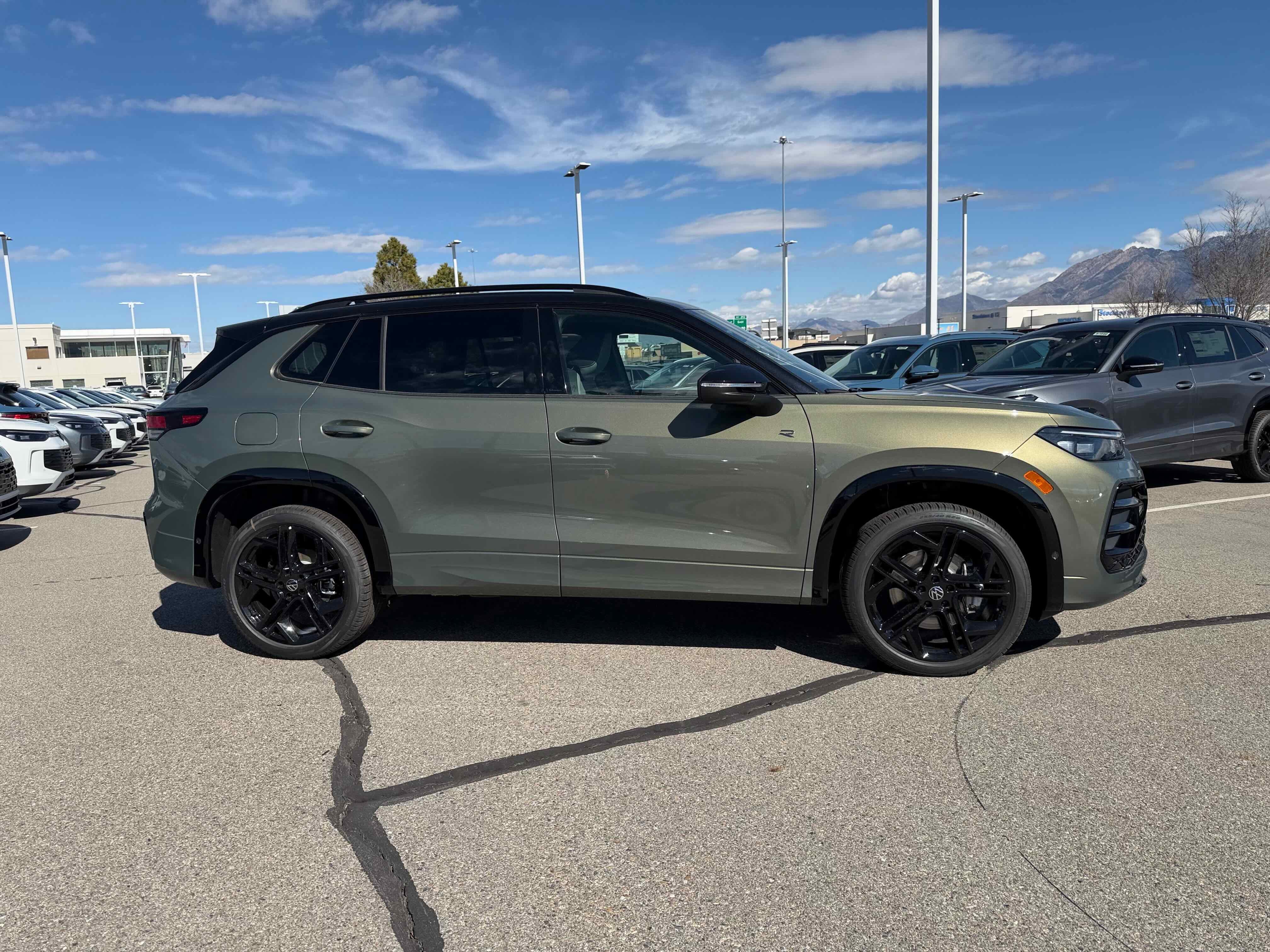 2026 Volkswagen Tiguan SE R-Line Black