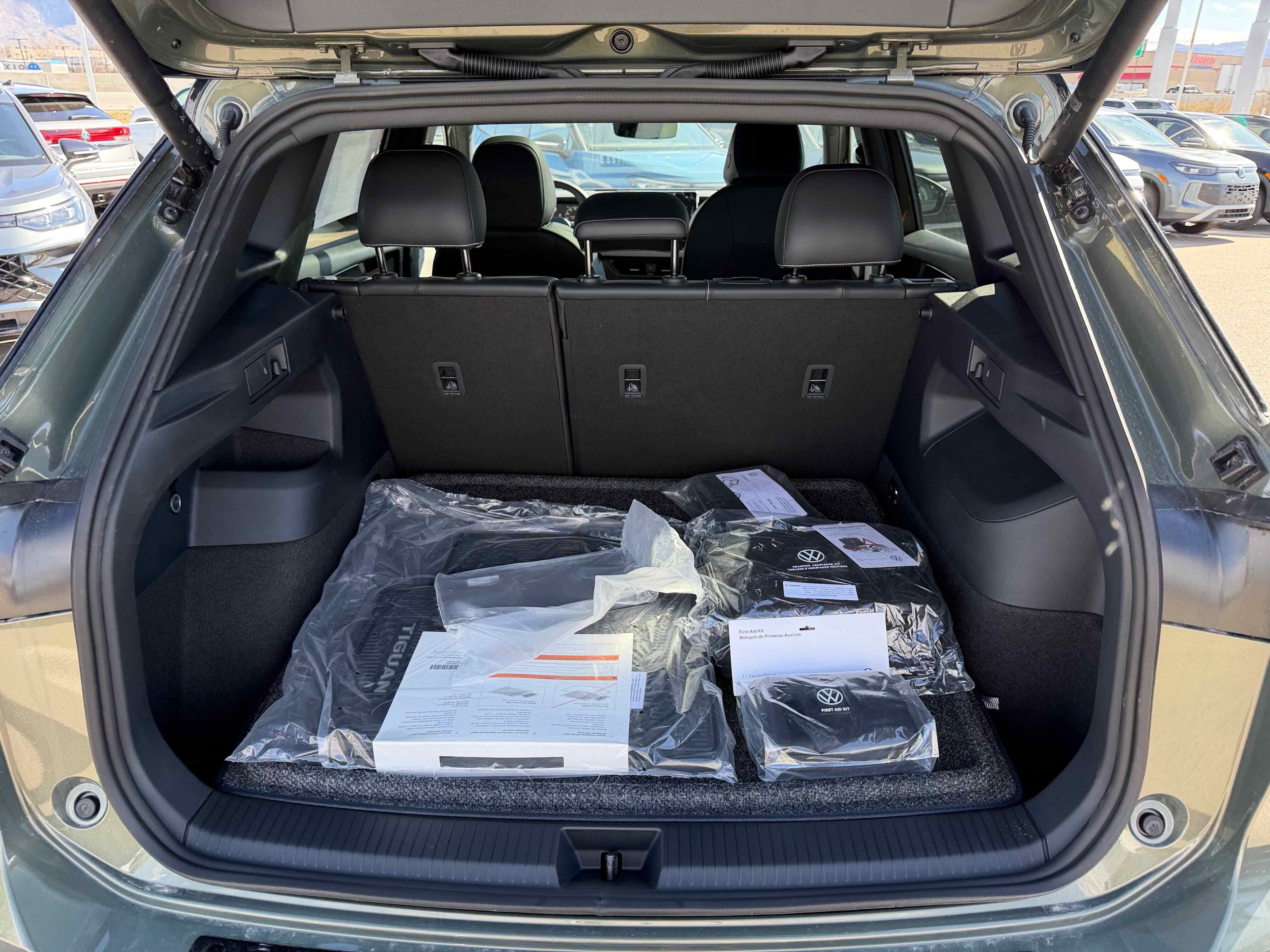 2026 Volkswagen Tiguan SE R-Line Black