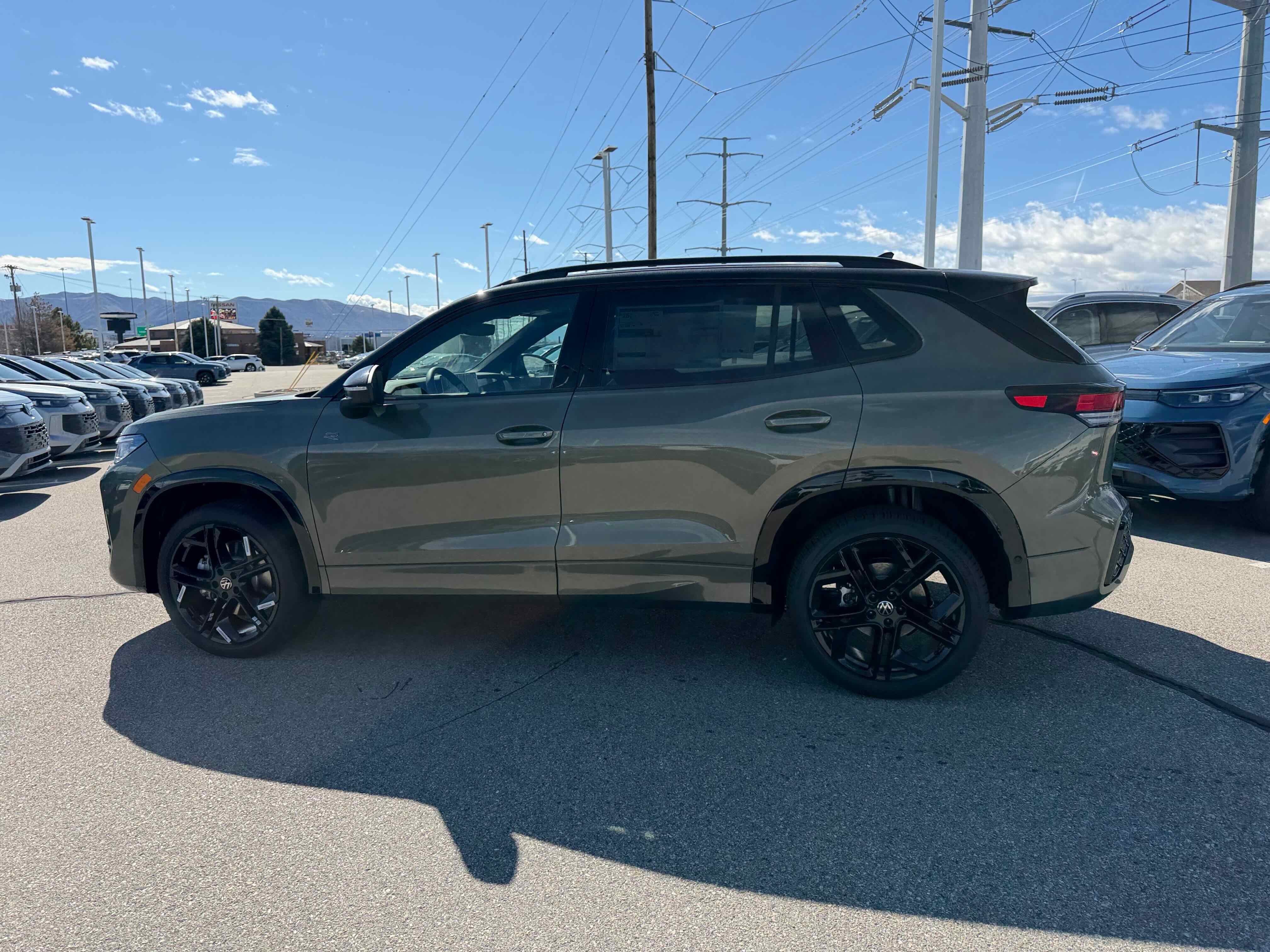2026 Volkswagen Tiguan SE R-Line Black
