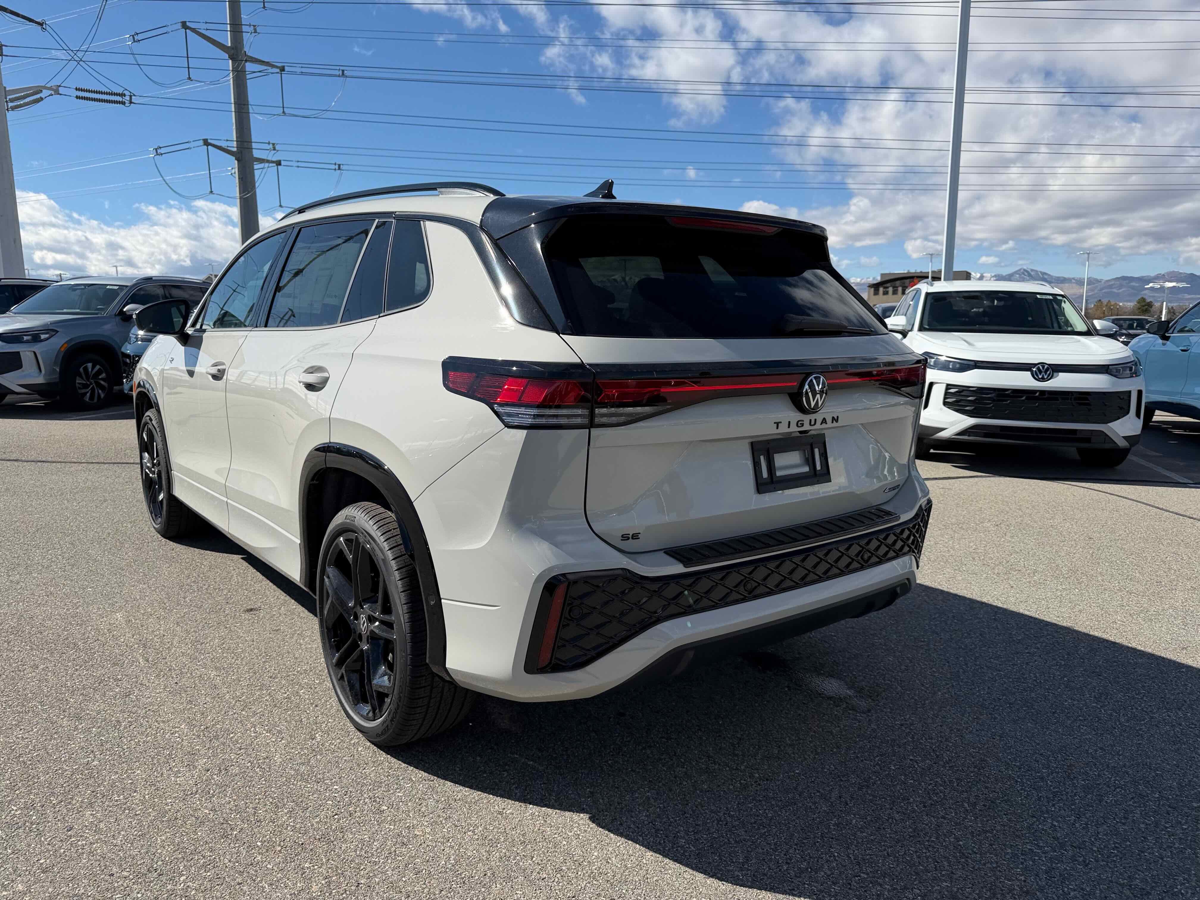 2026 Volkswagen Tiguan SE R-Line Black