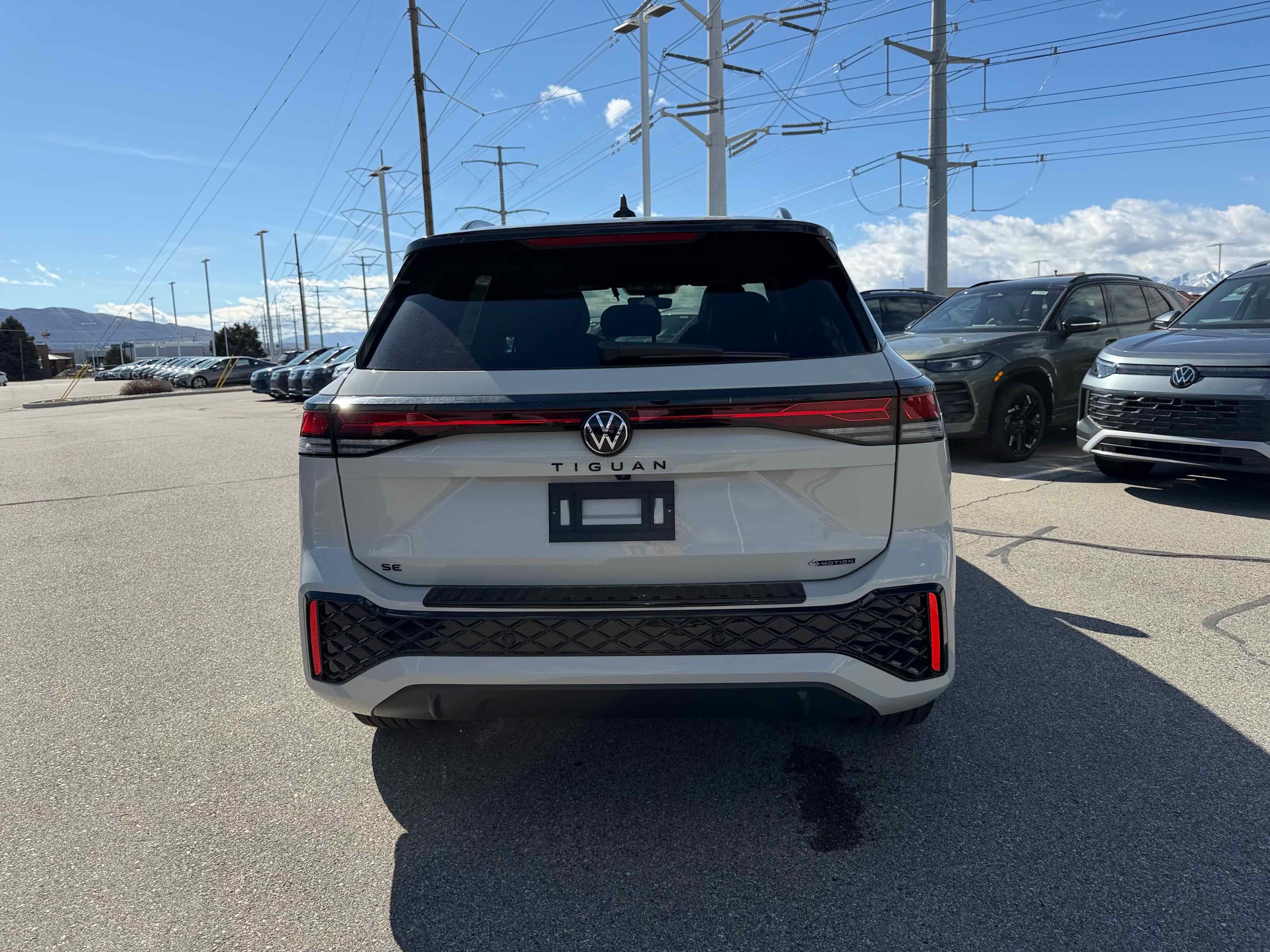 2026 Volkswagen Tiguan SE R-Line Black