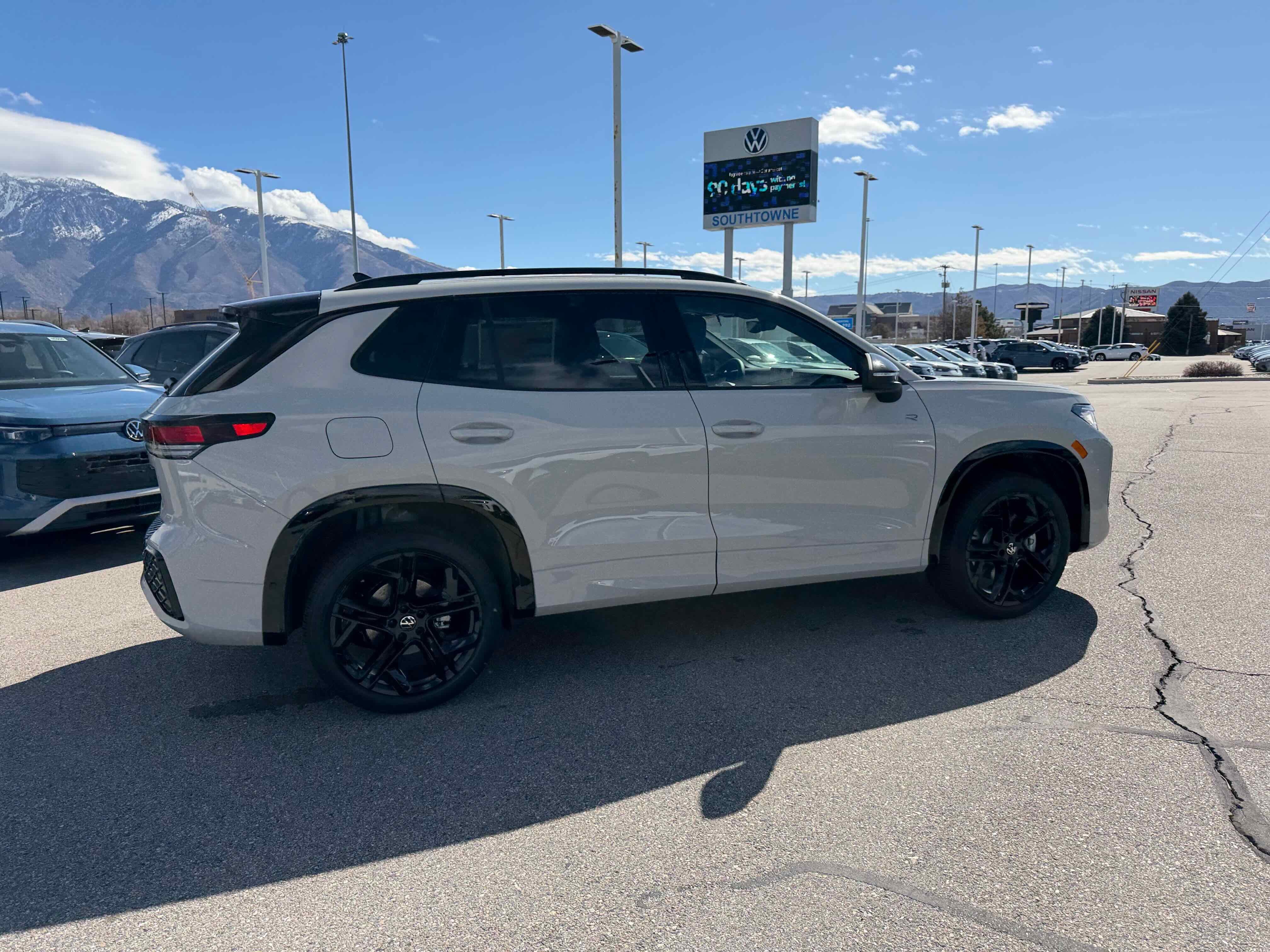 2026 Volkswagen Tiguan SE R-Line Black