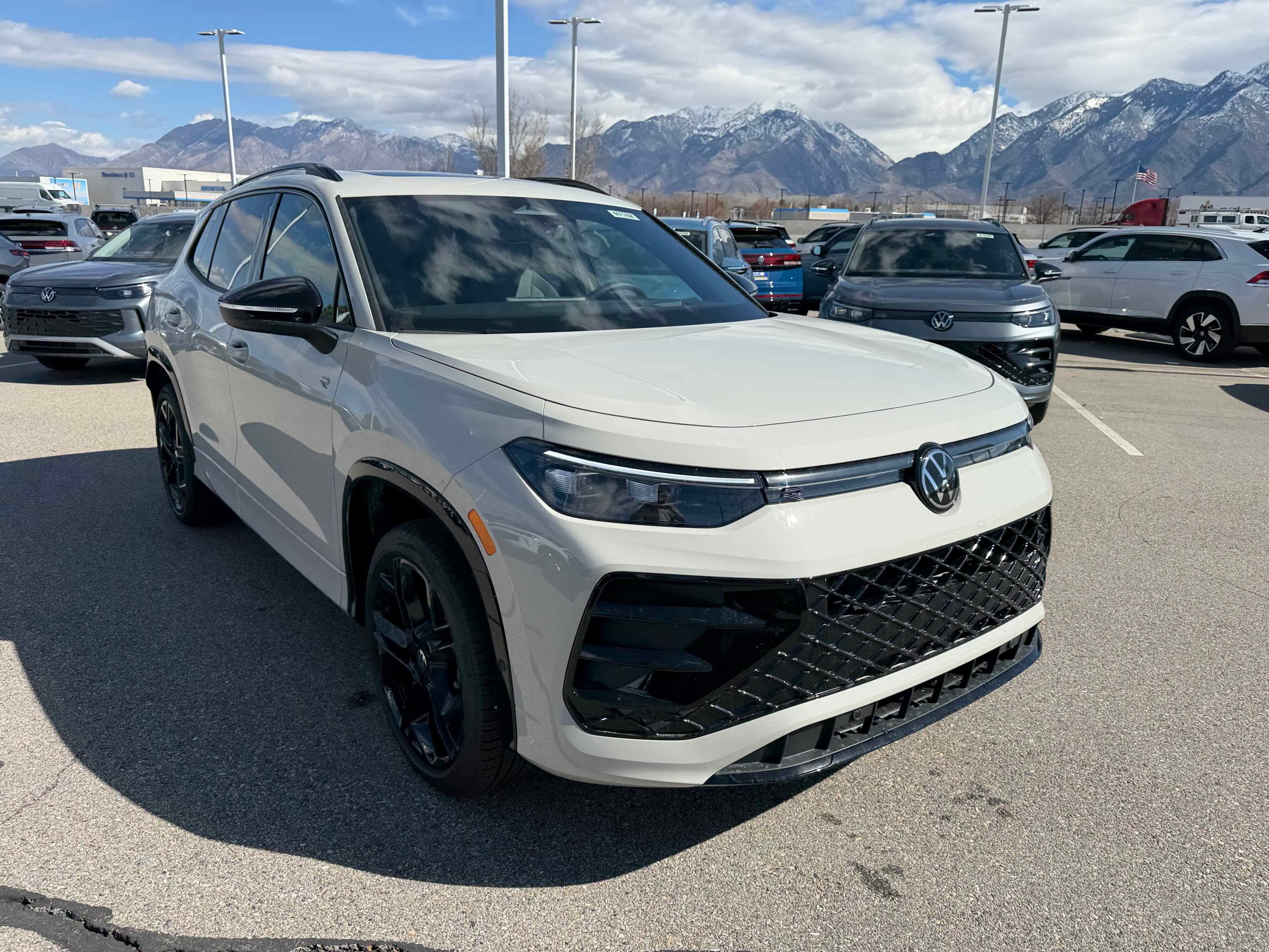 2026 Volkswagen Tiguan SE R-Line Black