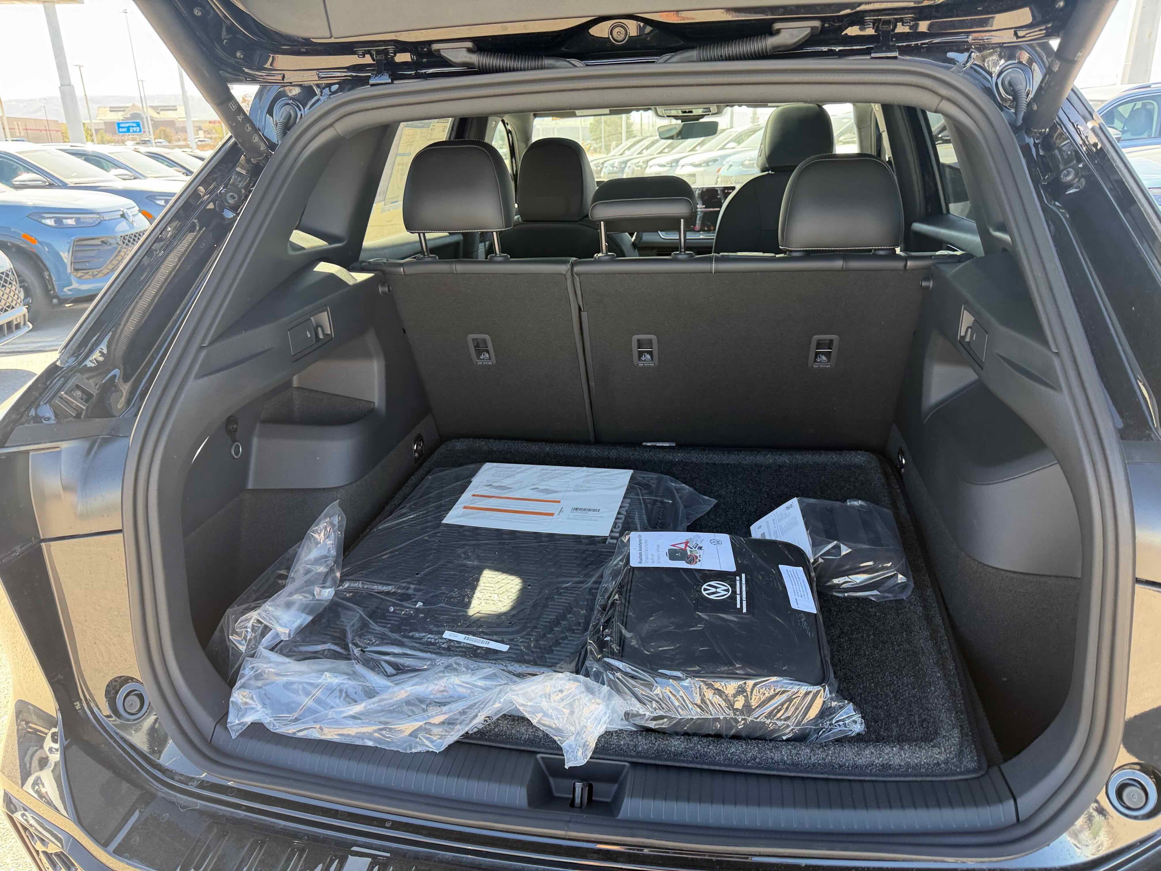 2026 Volkswagen Tiguan SE R-Line Black