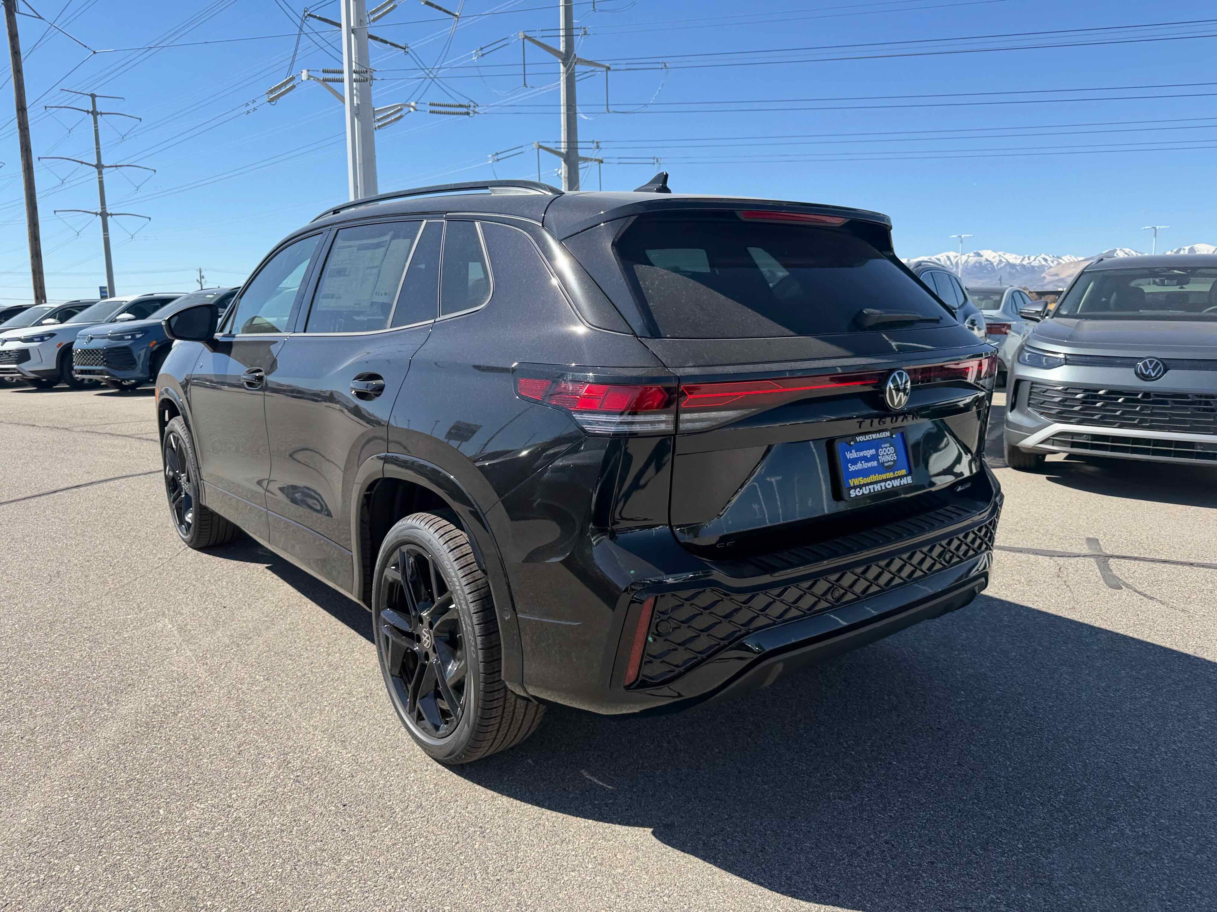 2026 Volkswagen Tiguan SE R-Line Black