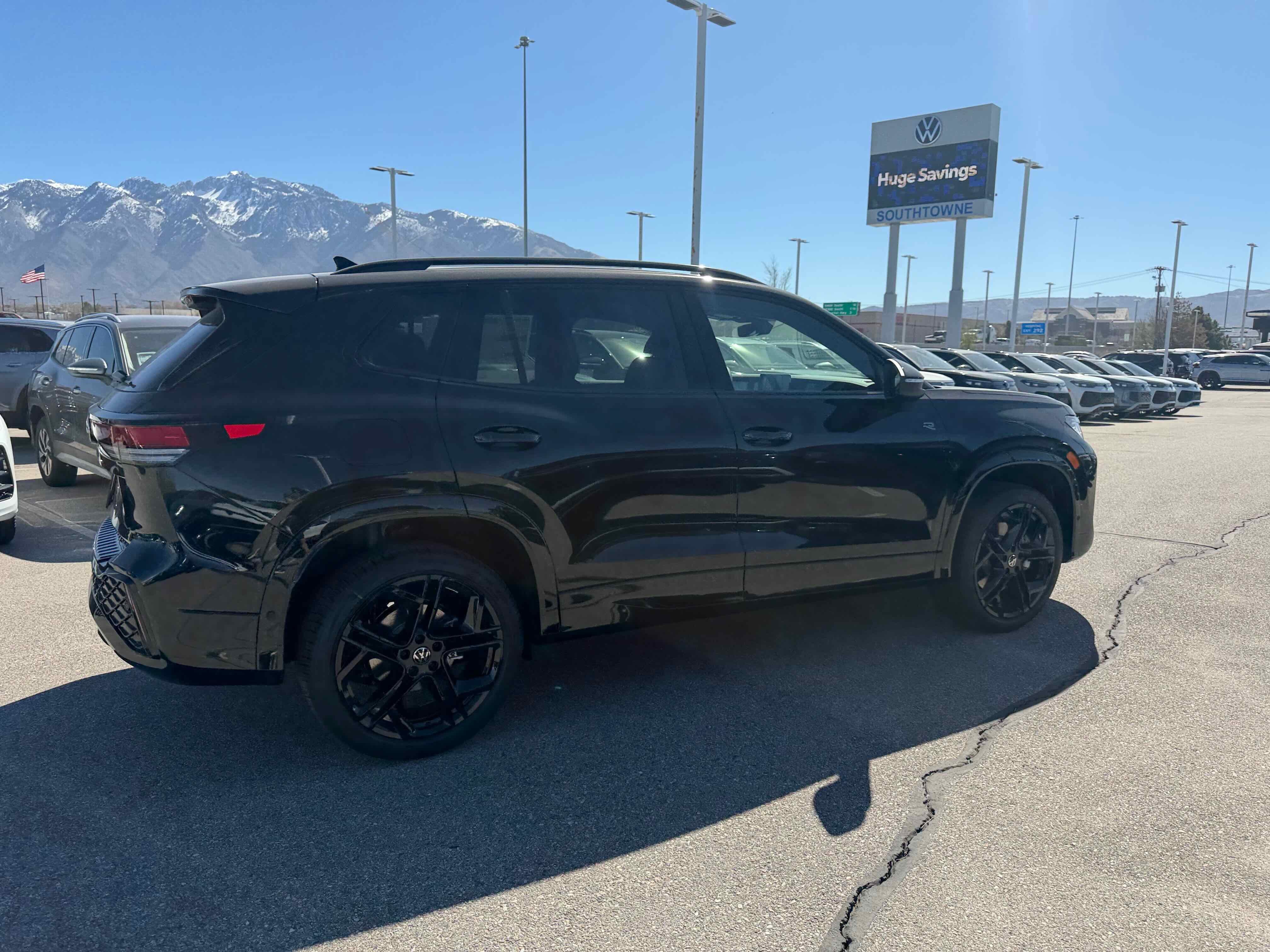 2026 Volkswagen Tiguan SE R-Line Black