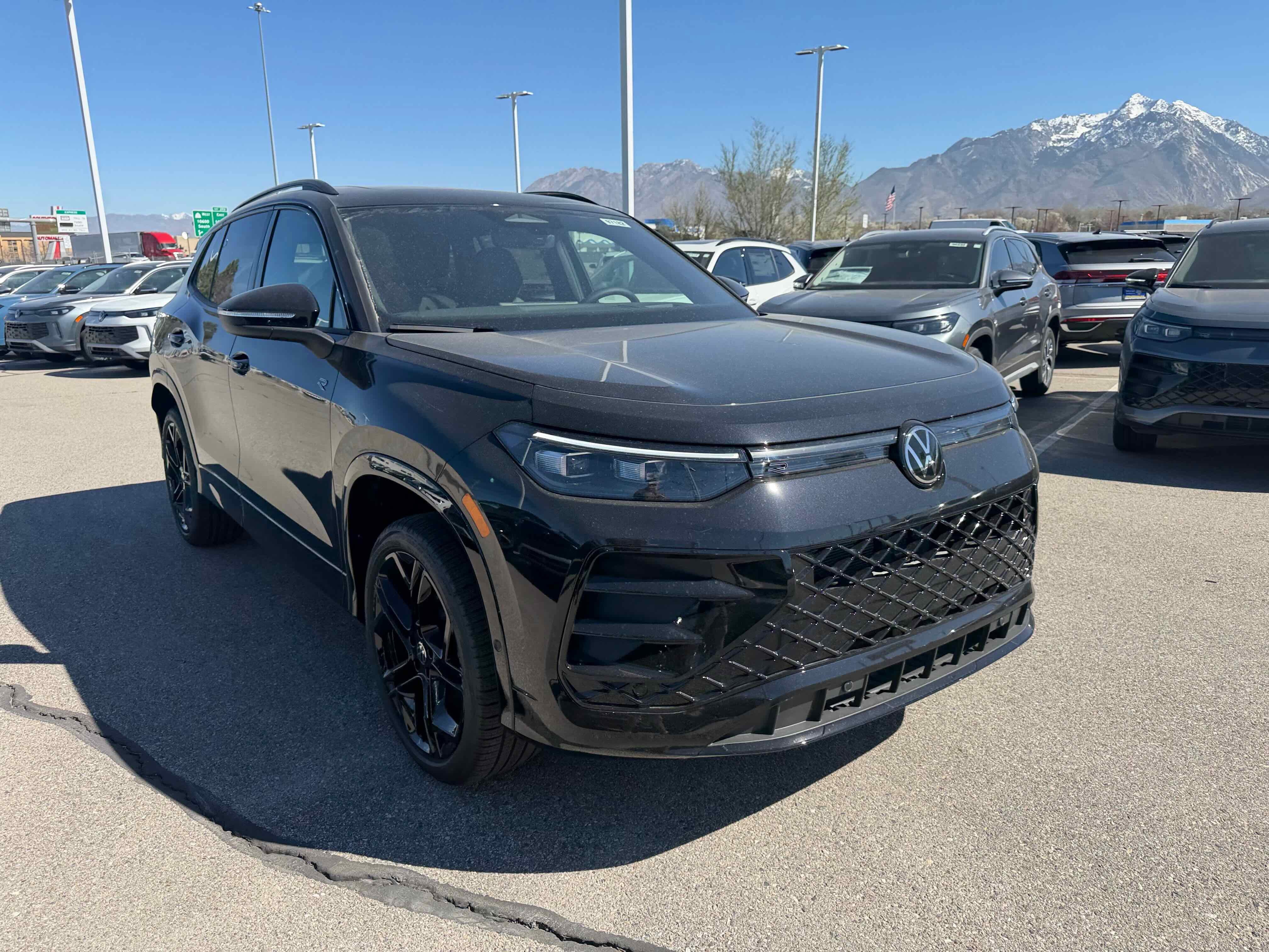 2026 Volkswagen Tiguan SE R-Line Black