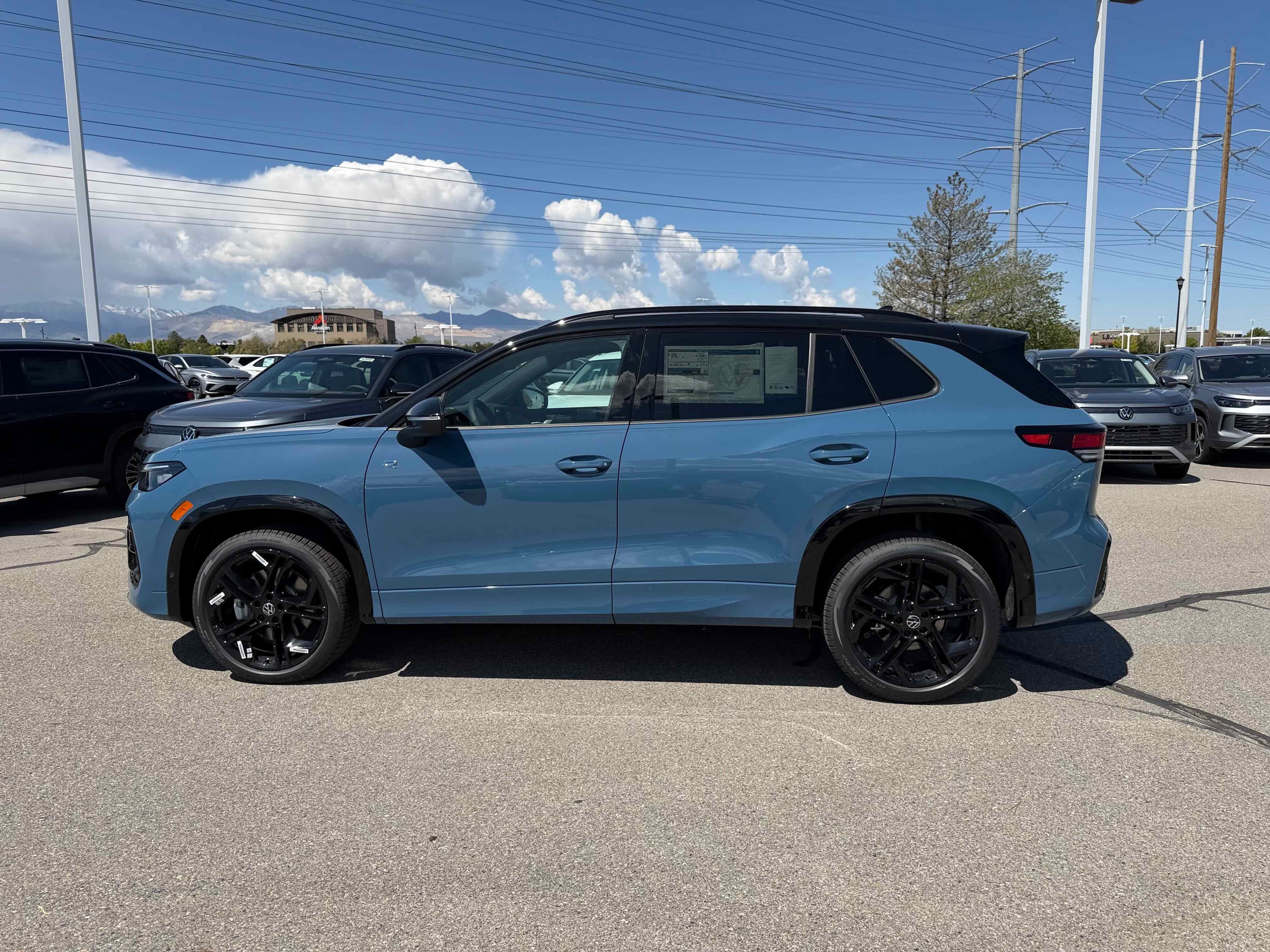 2026 Volkswagen Tiguan SE R-Line Black