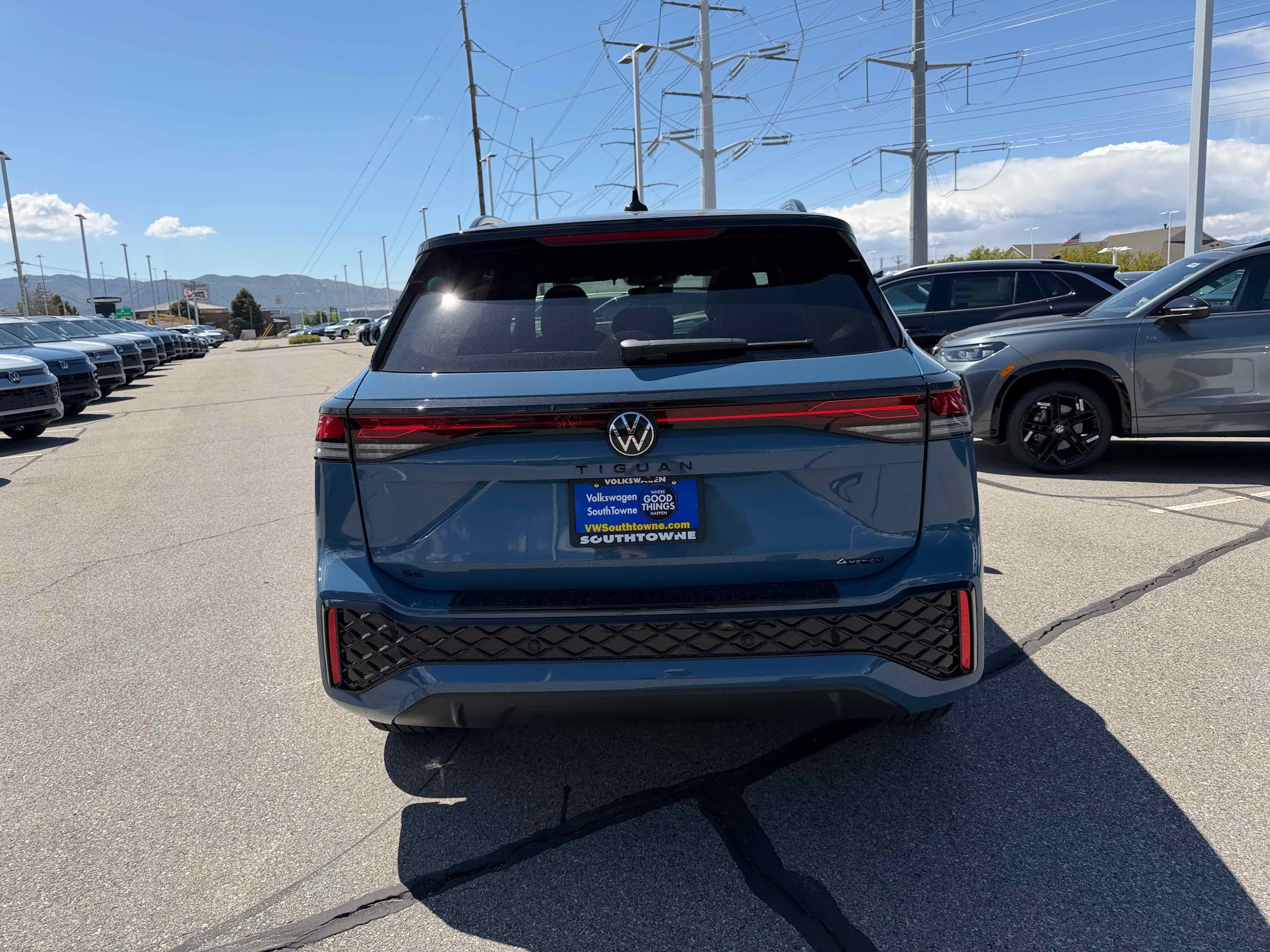 2026 Volkswagen Tiguan SE R-Line Black