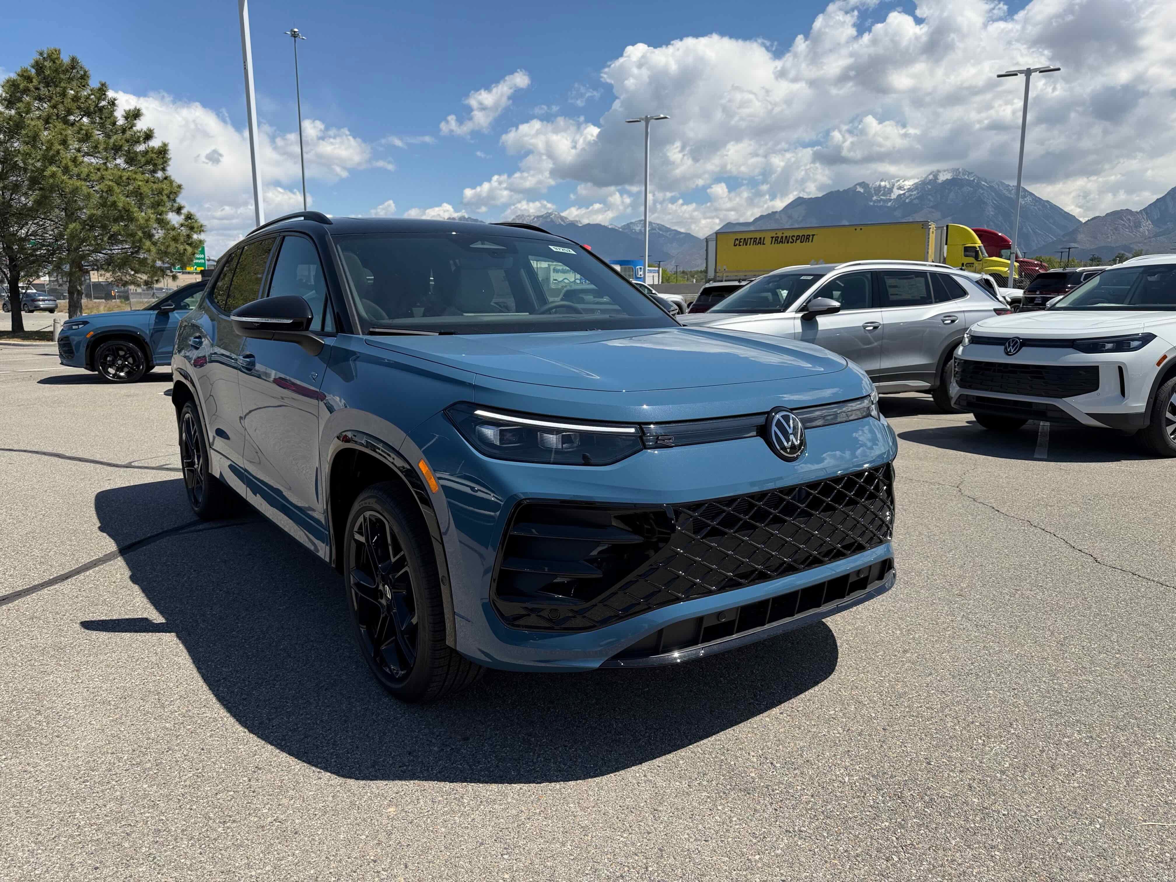 2026 Volkswagen Tiguan SE R-Line Black