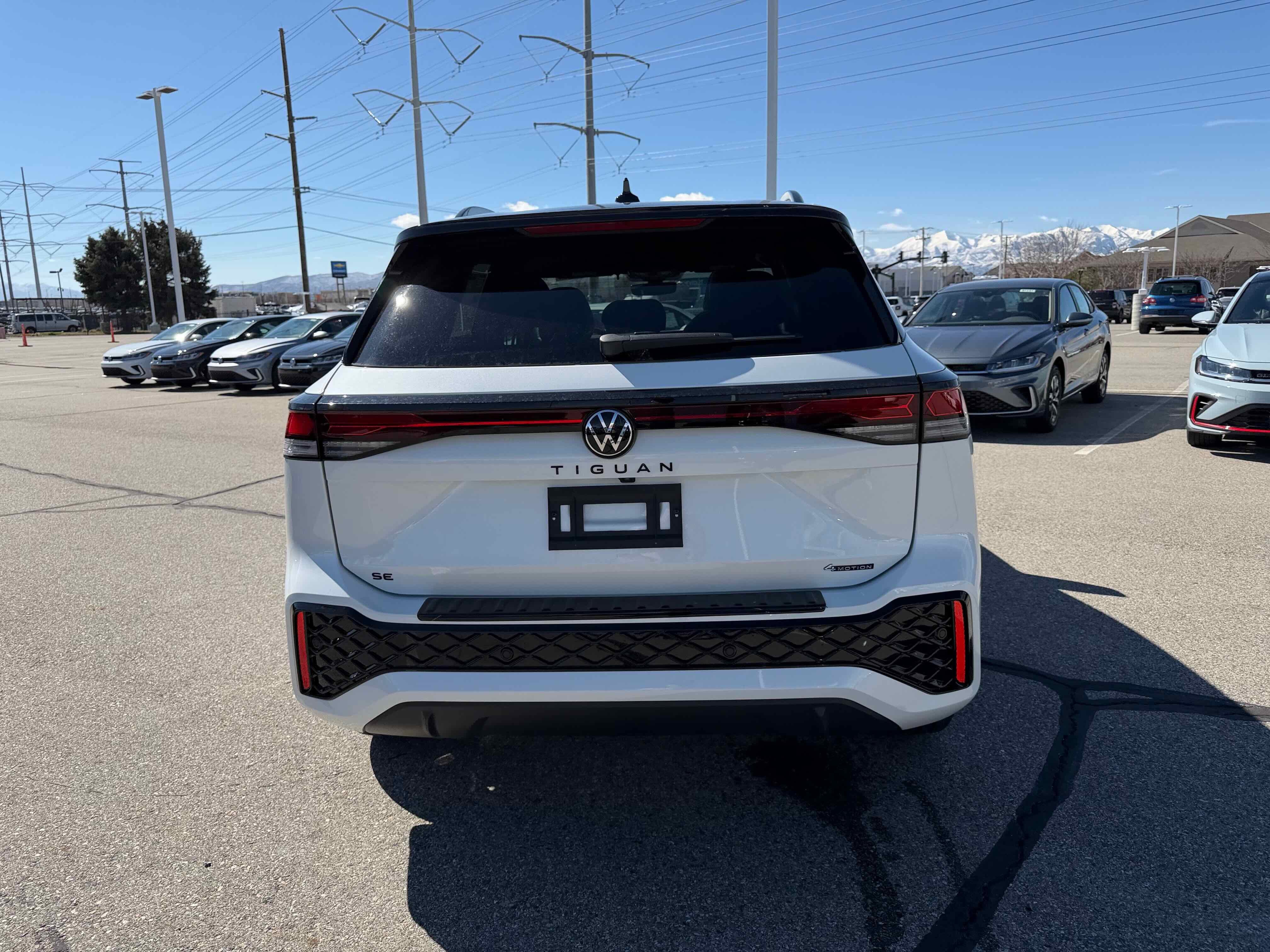 2026 Volkswagen Tiguan SE R-Line Black