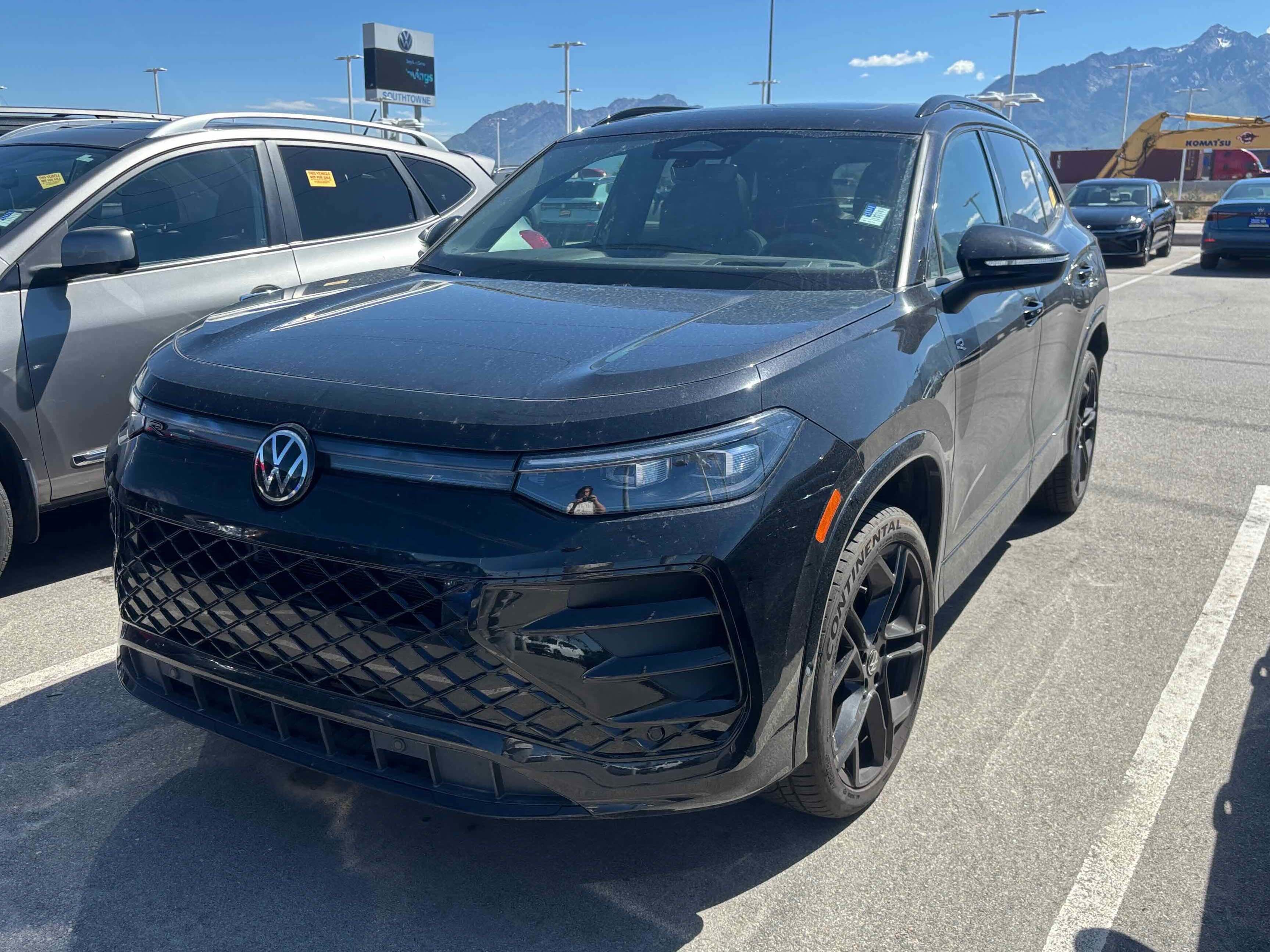 2025 Volkswagen Tiguan SE R-Line Black
