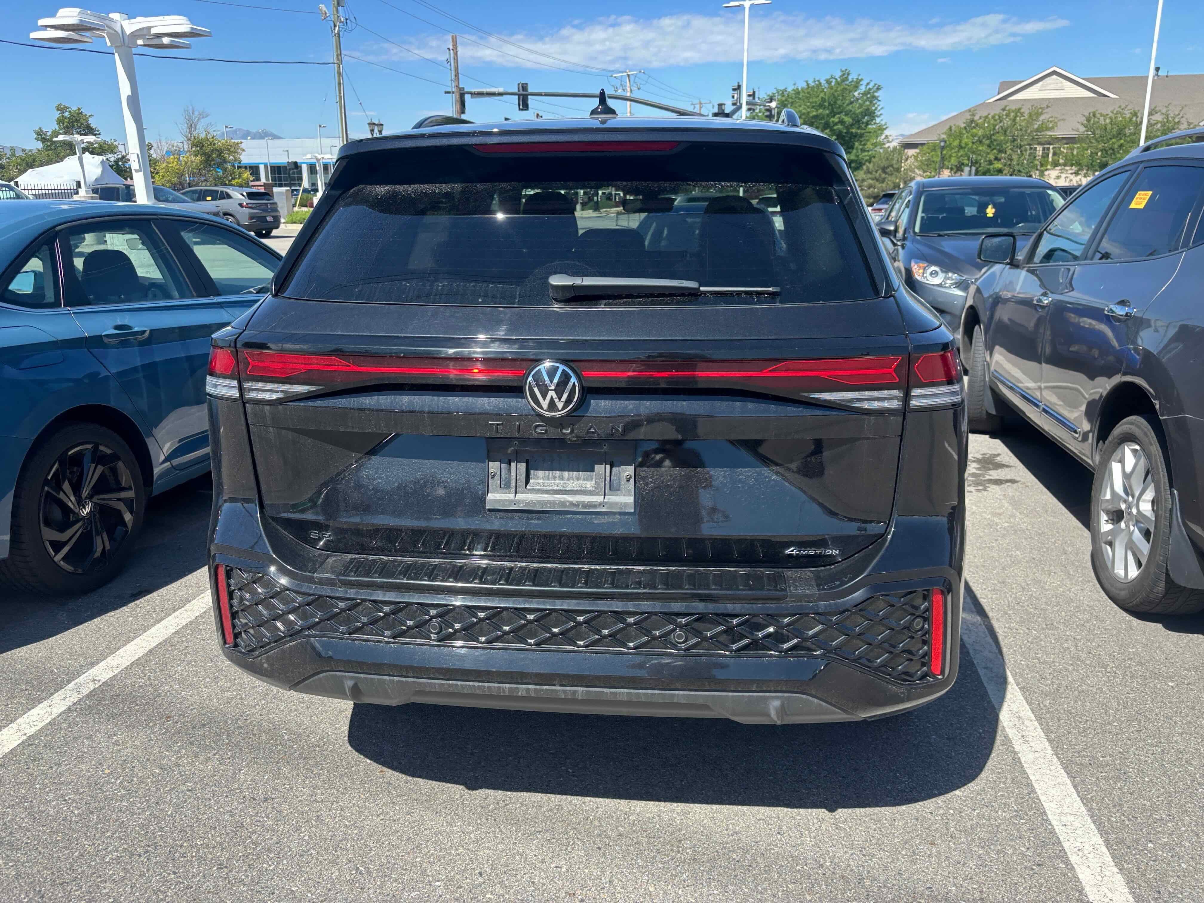 2025 Volkswagen Tiguan SE R-Line Black
