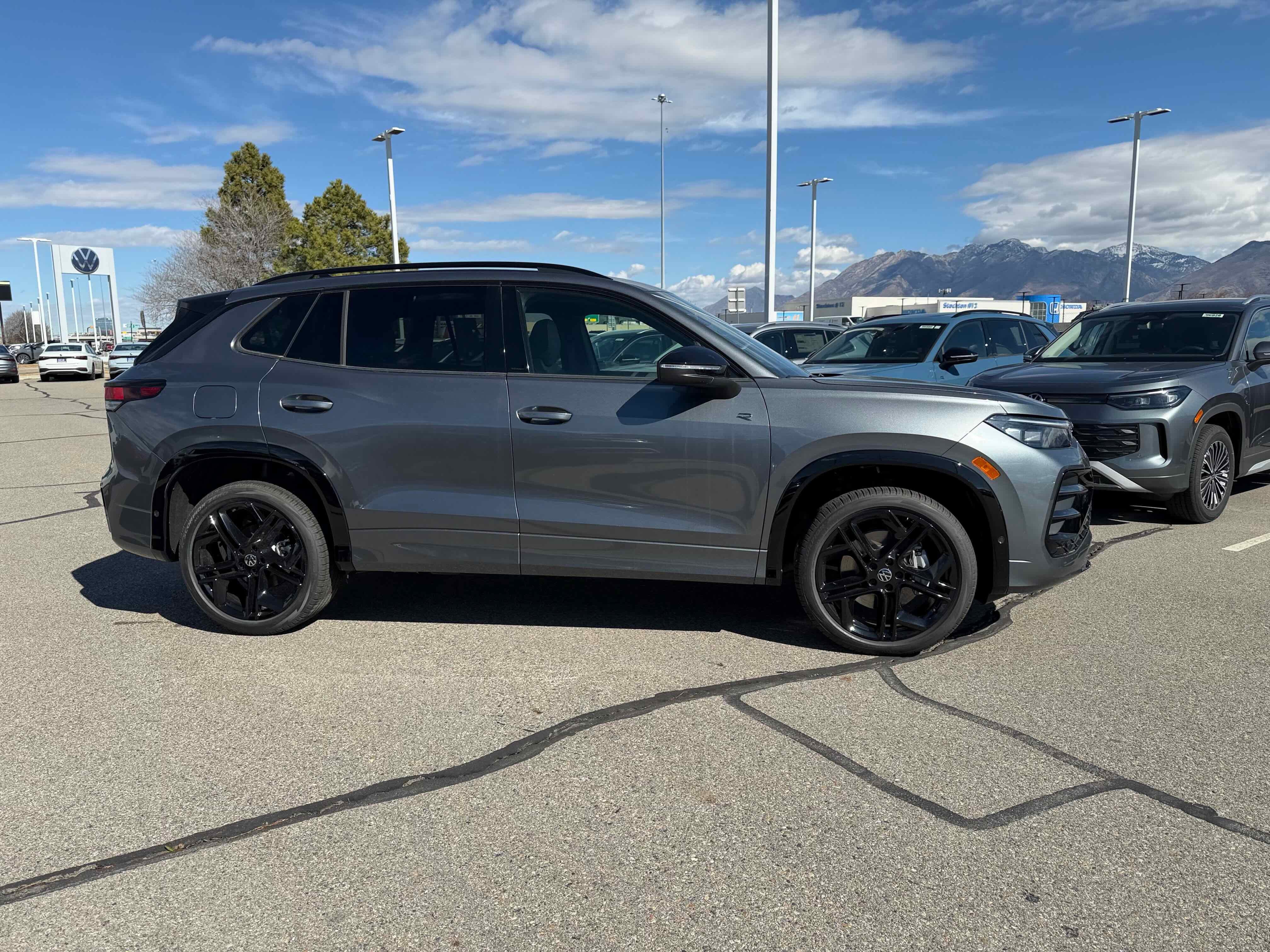 2026 Volkswagen Tiguan SE R-Line Black