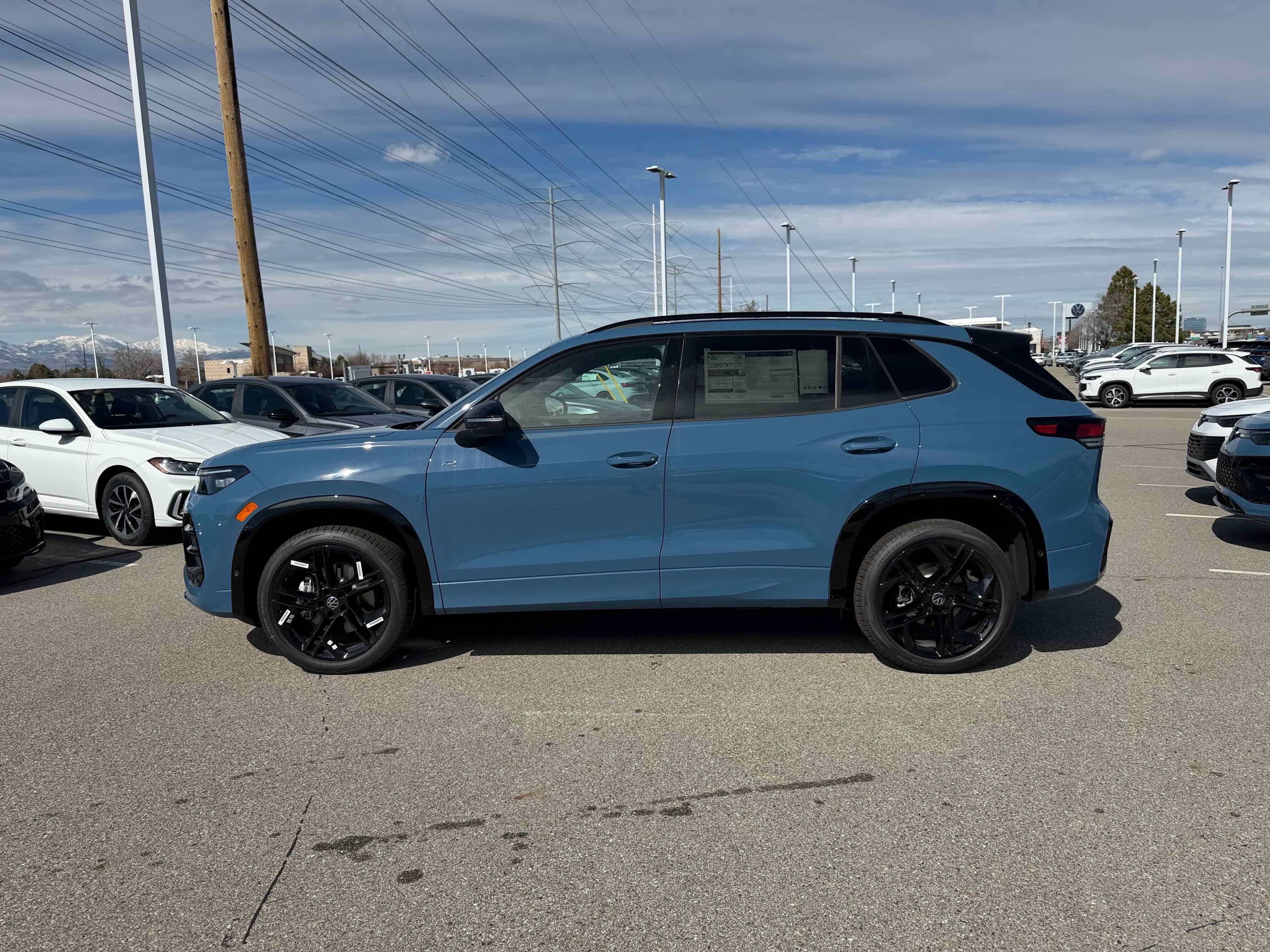 2026 Volkswagen Tiguan SE R-Line Black