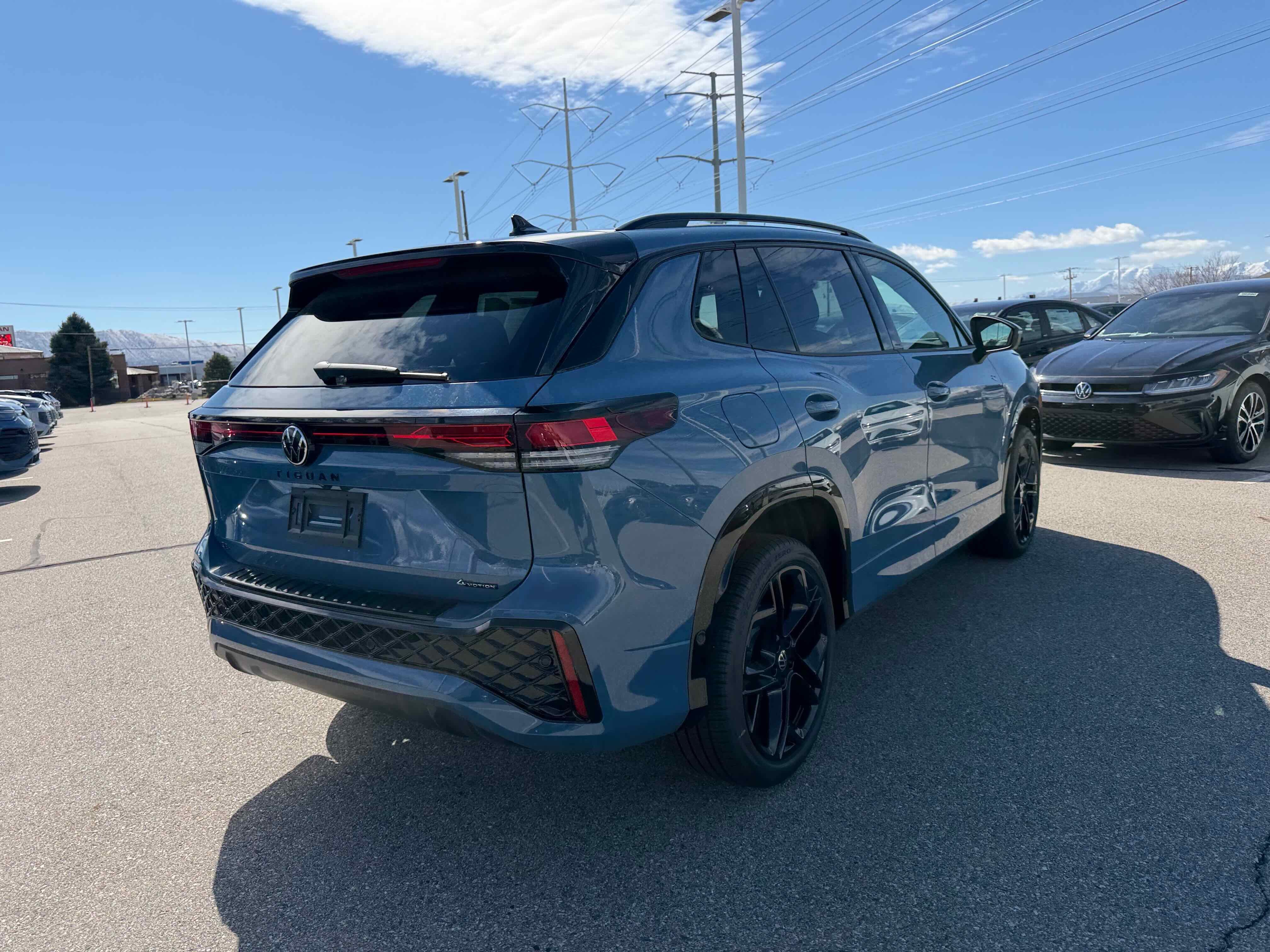 2026 Volkswagen Tiguan SE R-Line Black