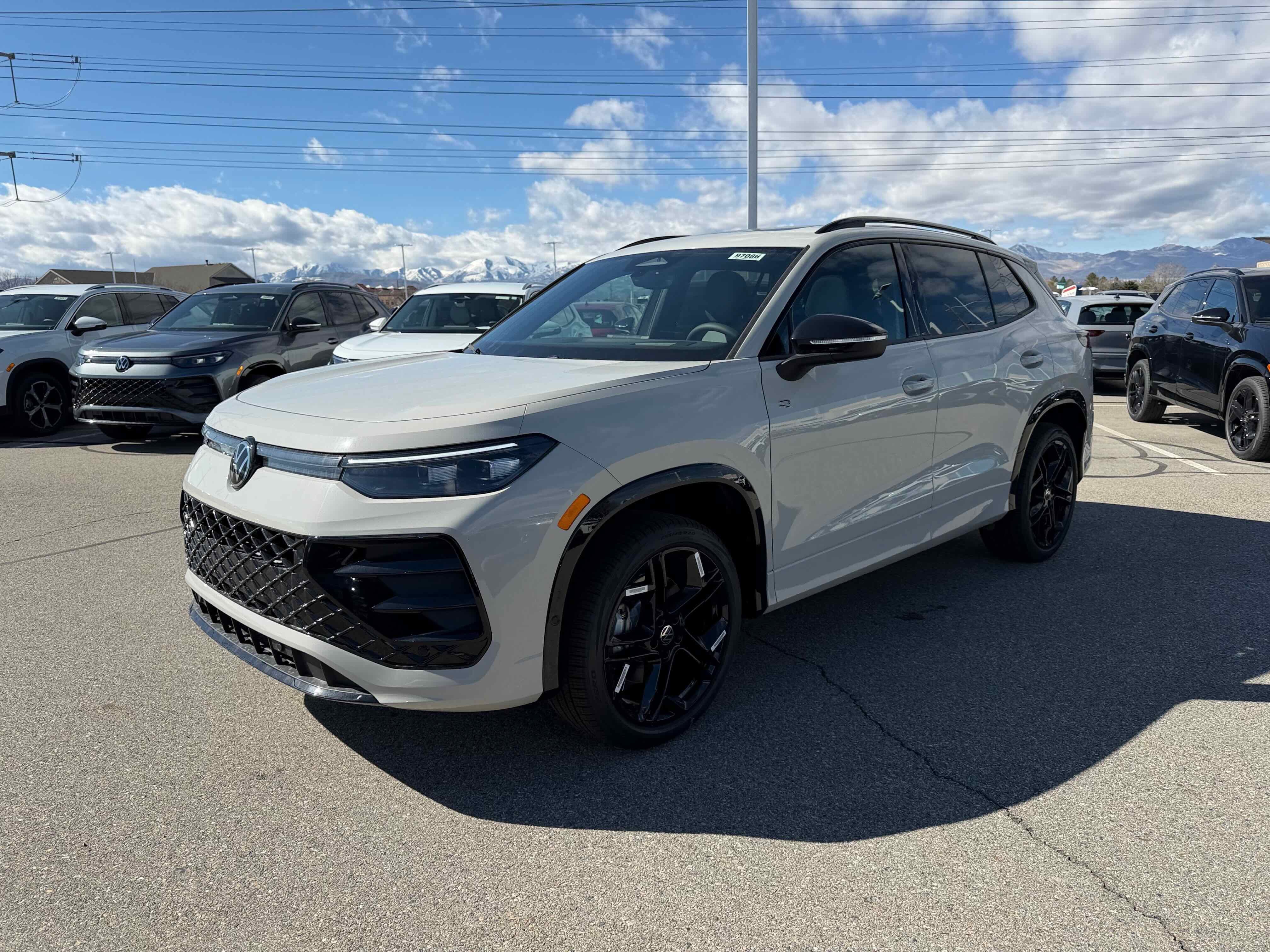 2026 Volkswagen Tiguan SE R-Line Black