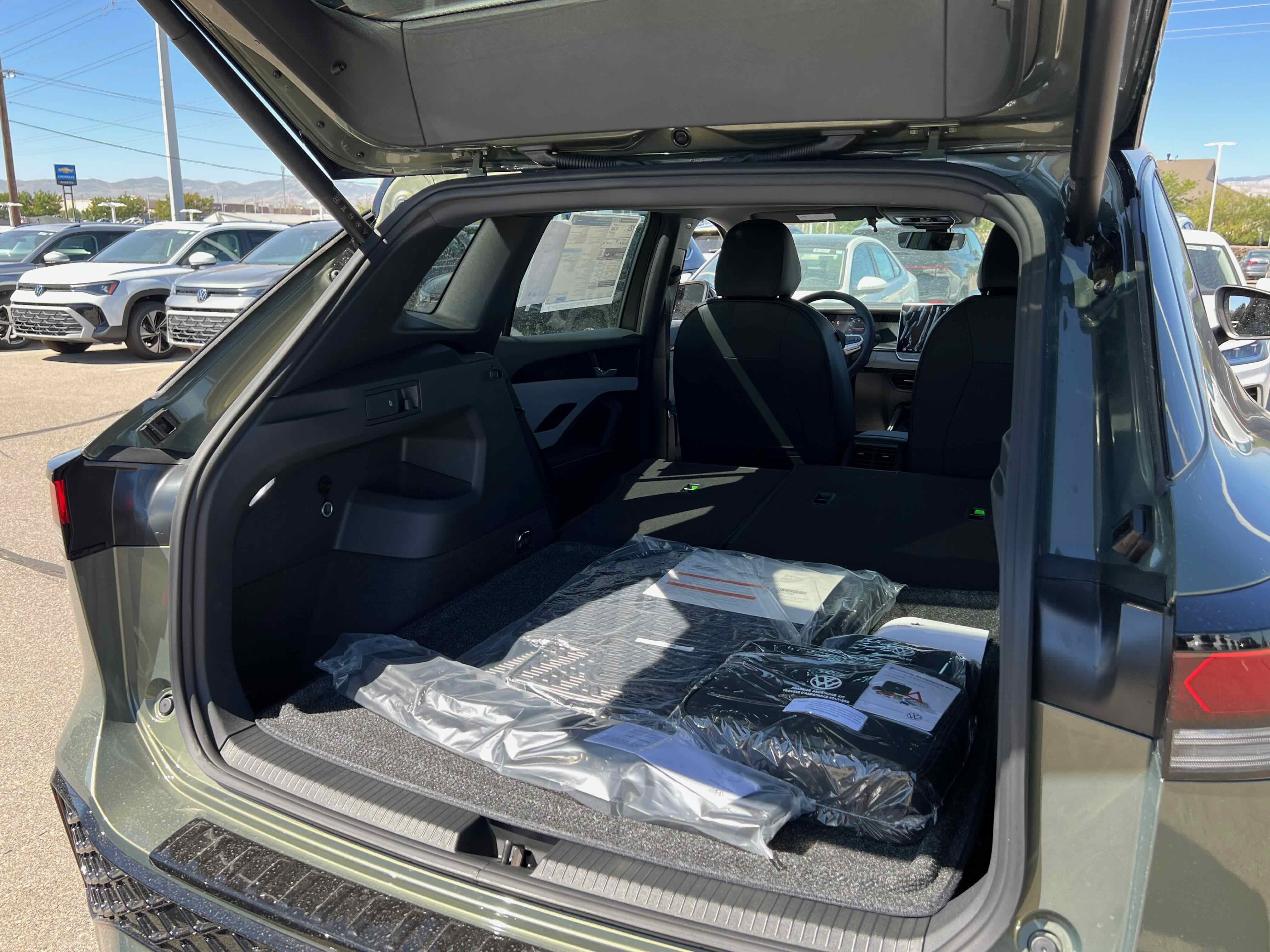 2025 Volkswagen Tiguan SE R-Line Black