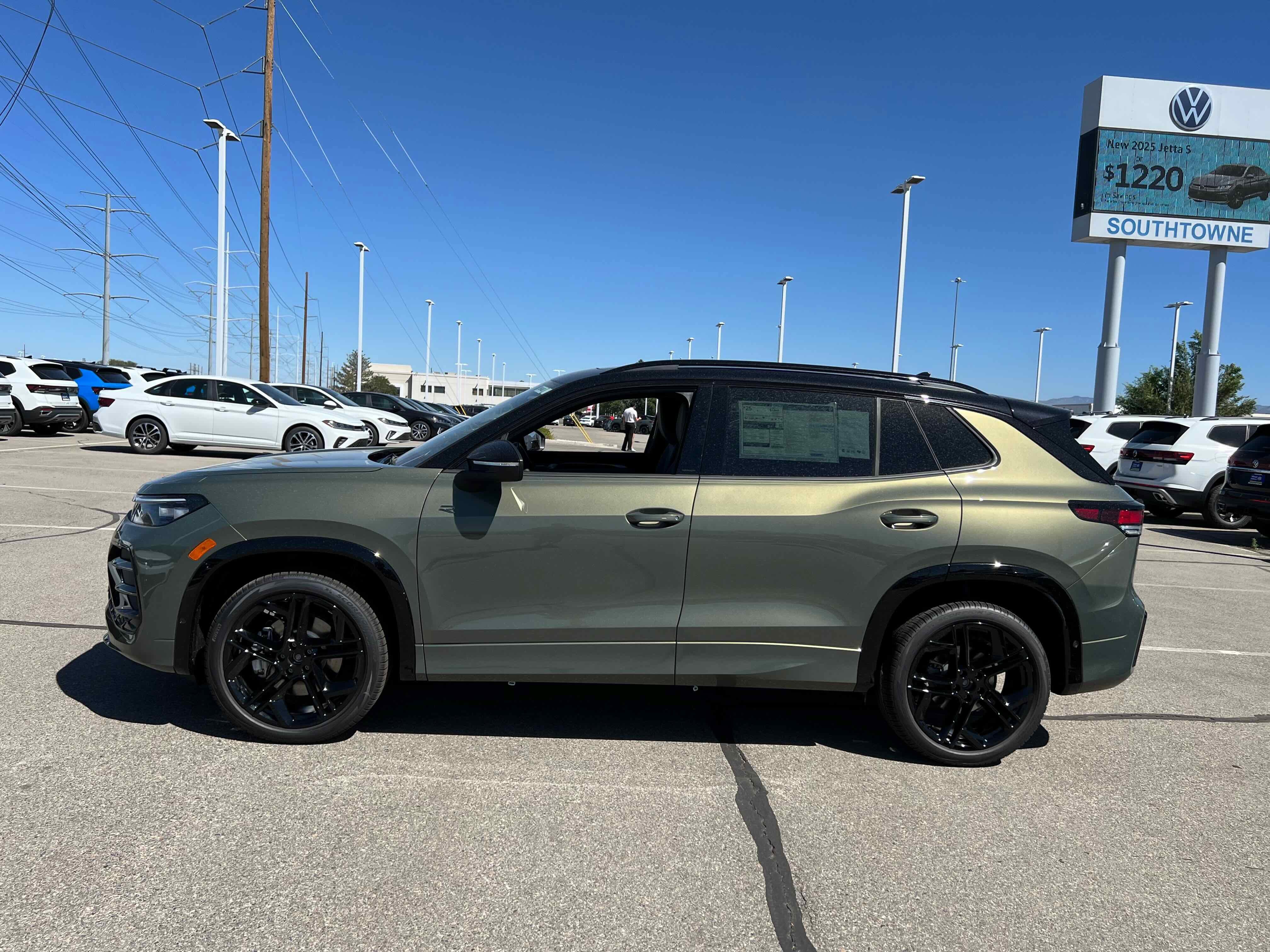 2025 Volkswagen Tiguan SE R-Line Black