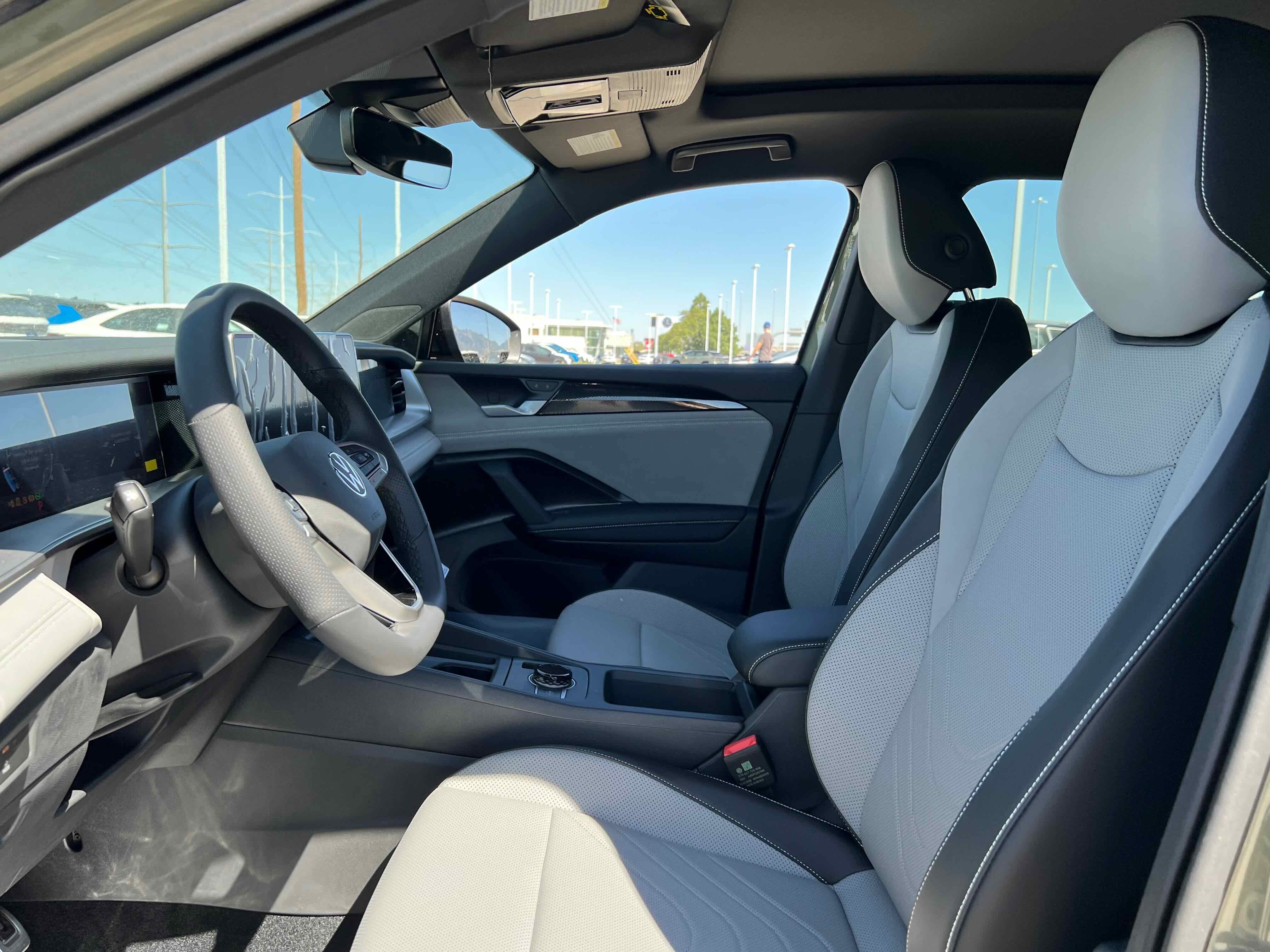 2025 Volkswagen Tiguan SE R-Line Black