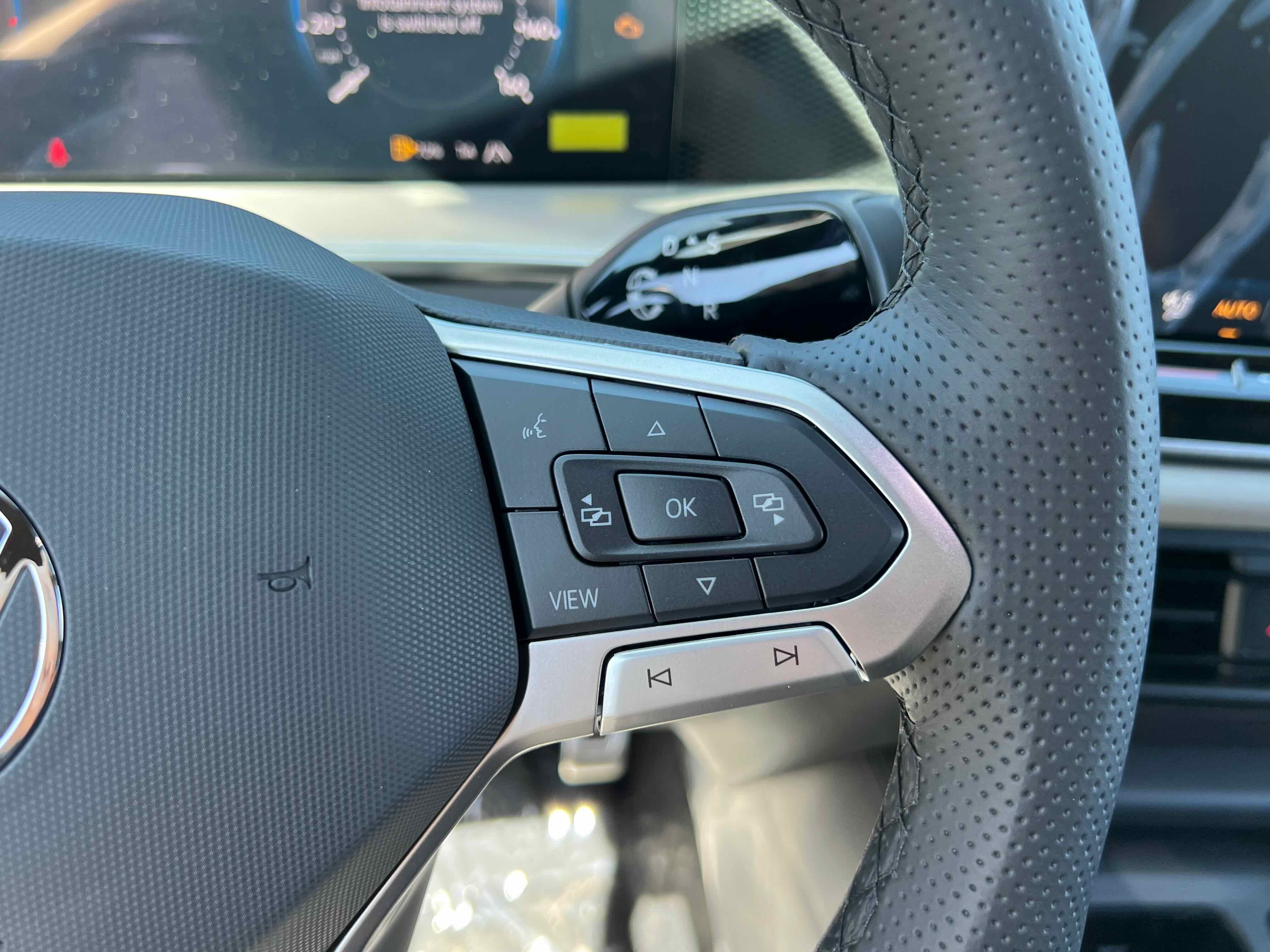 2025 Volkswagen Tiguan SE R-Line Black