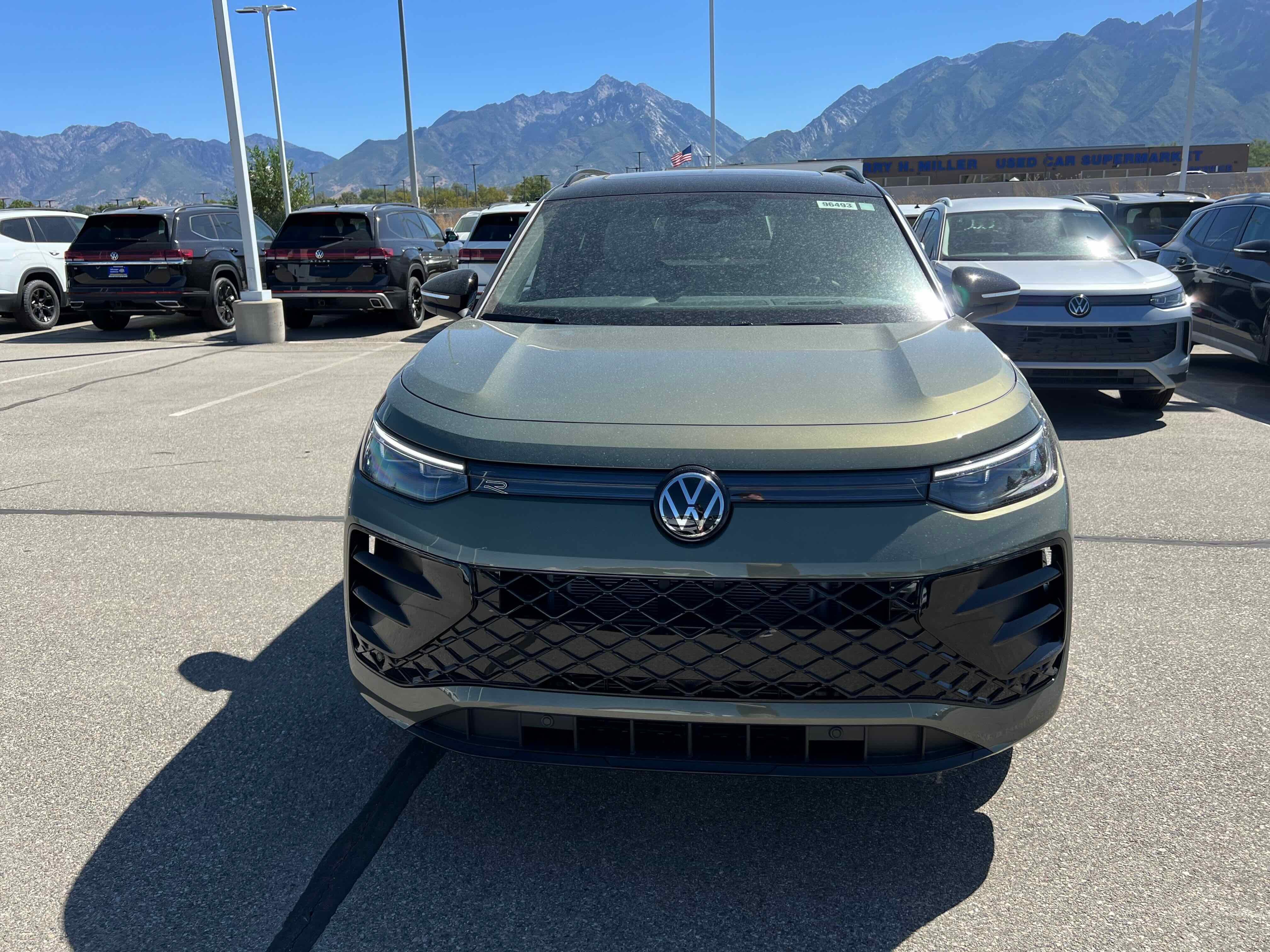 2025 Volkswagen Tiguan SE R-Line Black