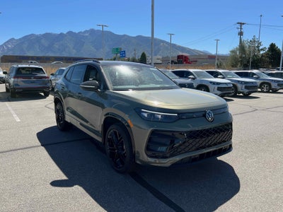 2025 Volkswagen Tiguan SE R-Line Black