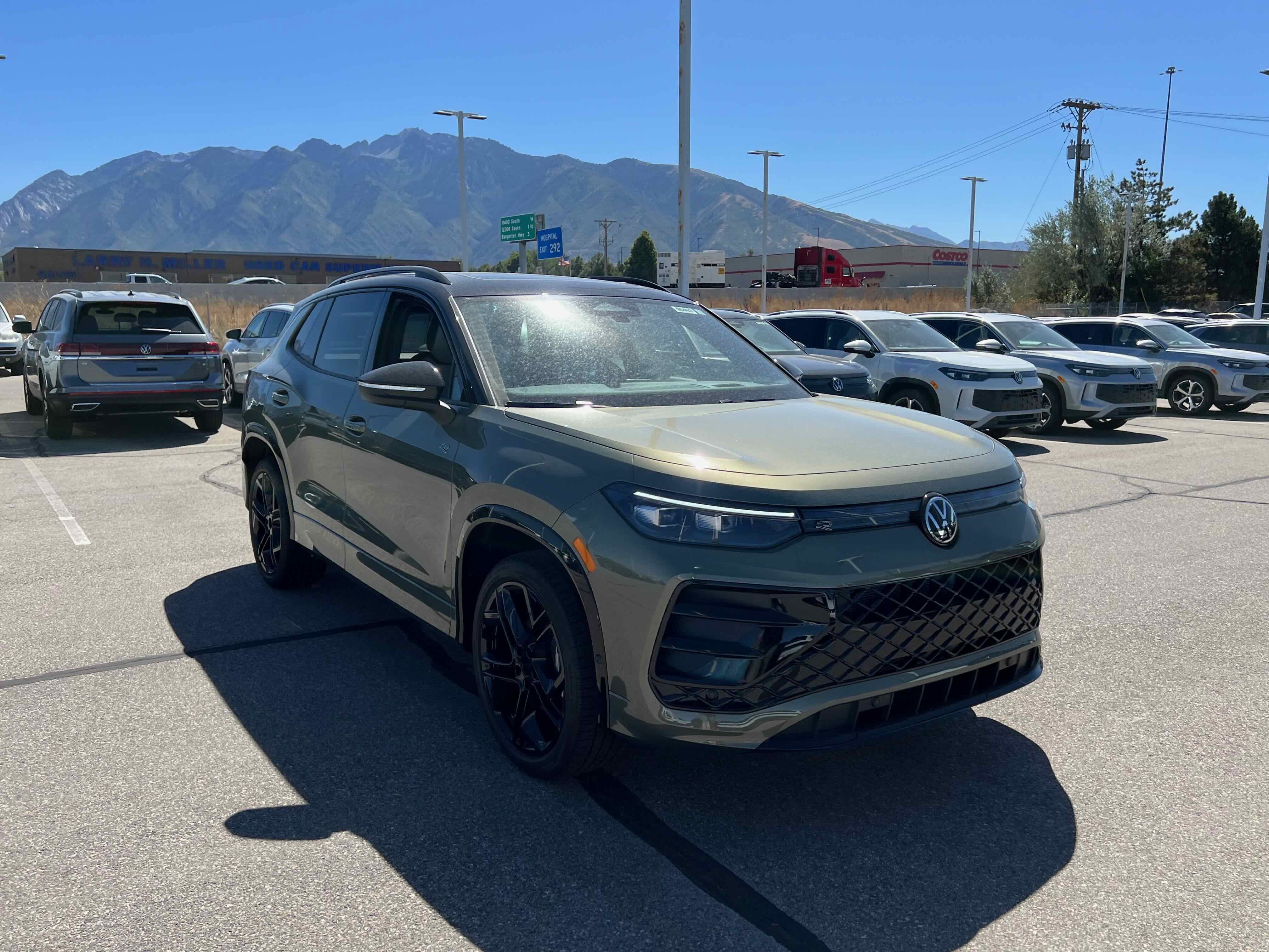 2025 Volkswagen Tiguan SE R-Line Black