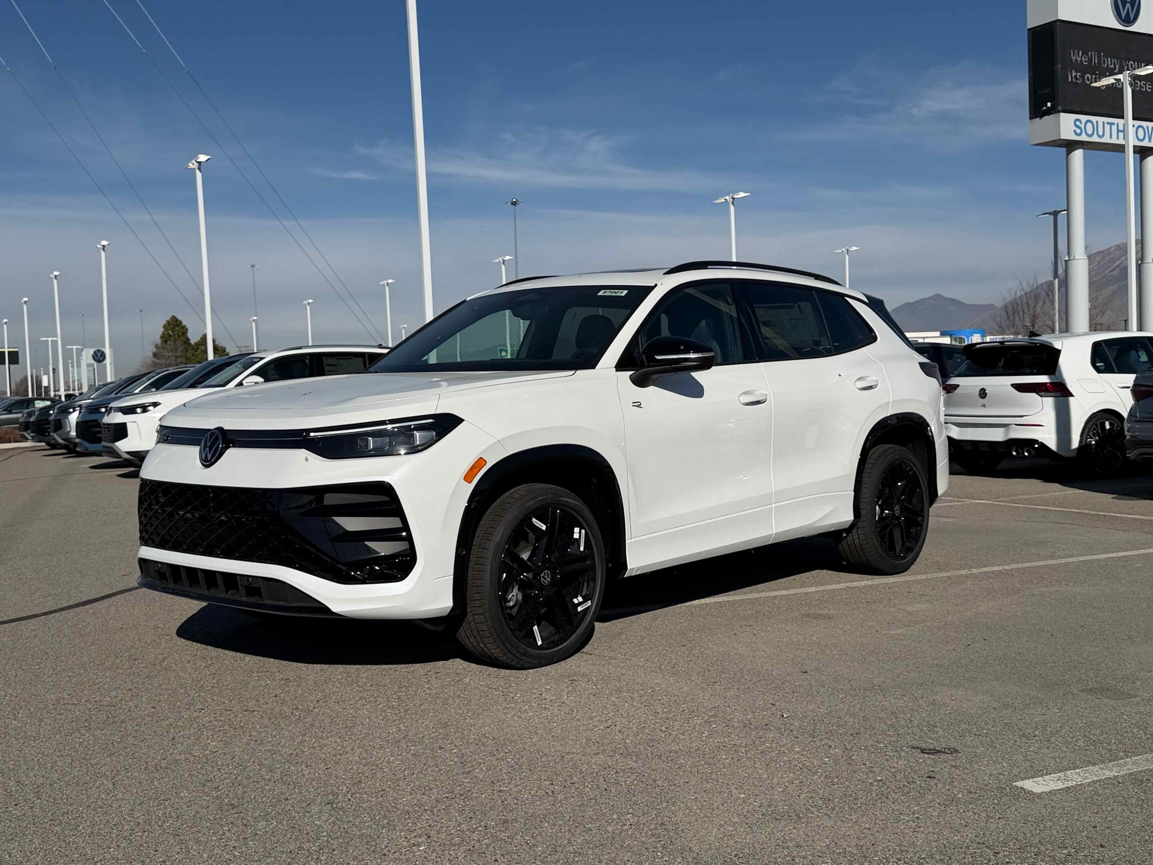 2026 Volkswagen Tiguan SE R-Line Black