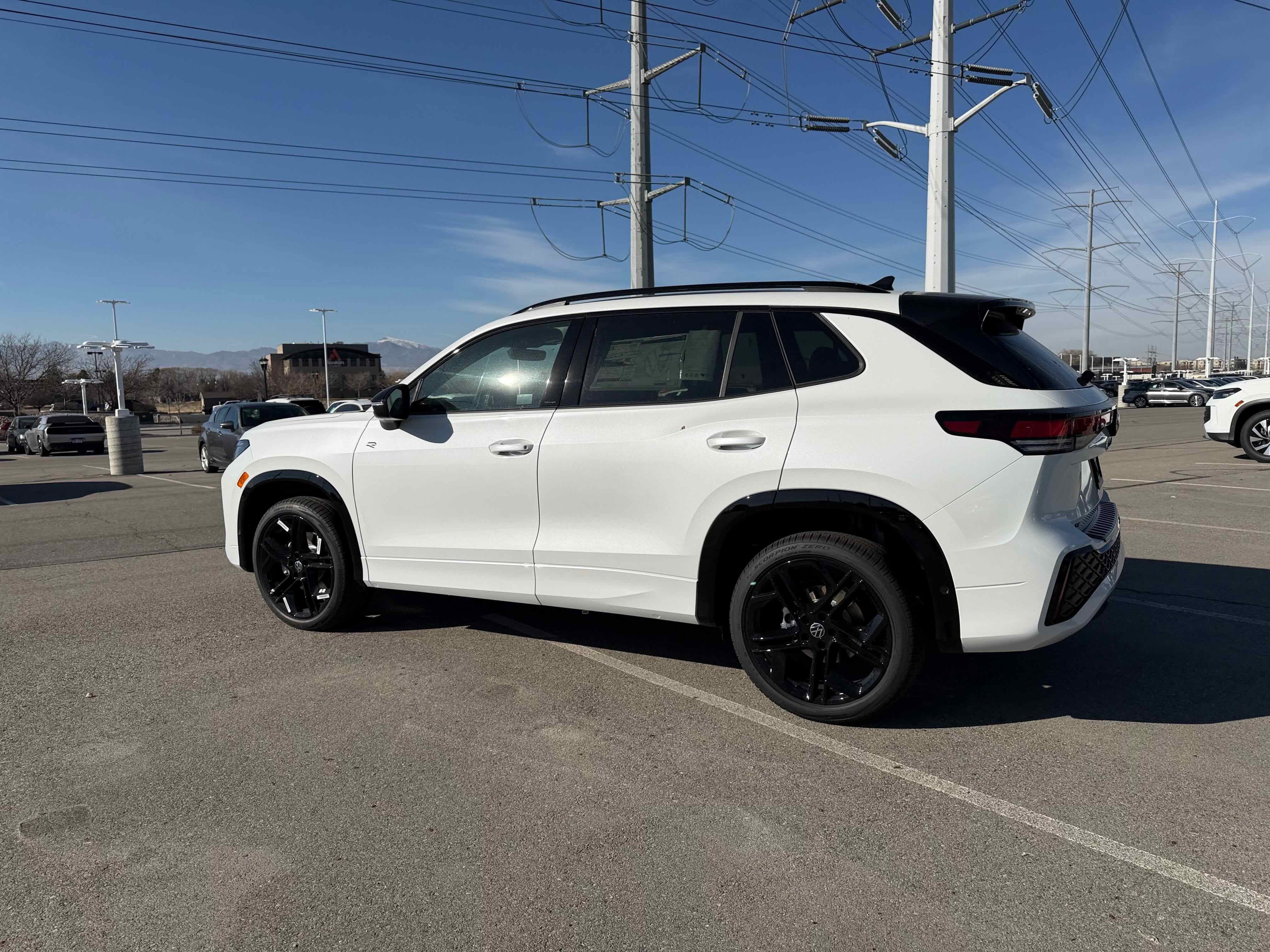 2026 Volkswagen Tiguan SE R-Line Black