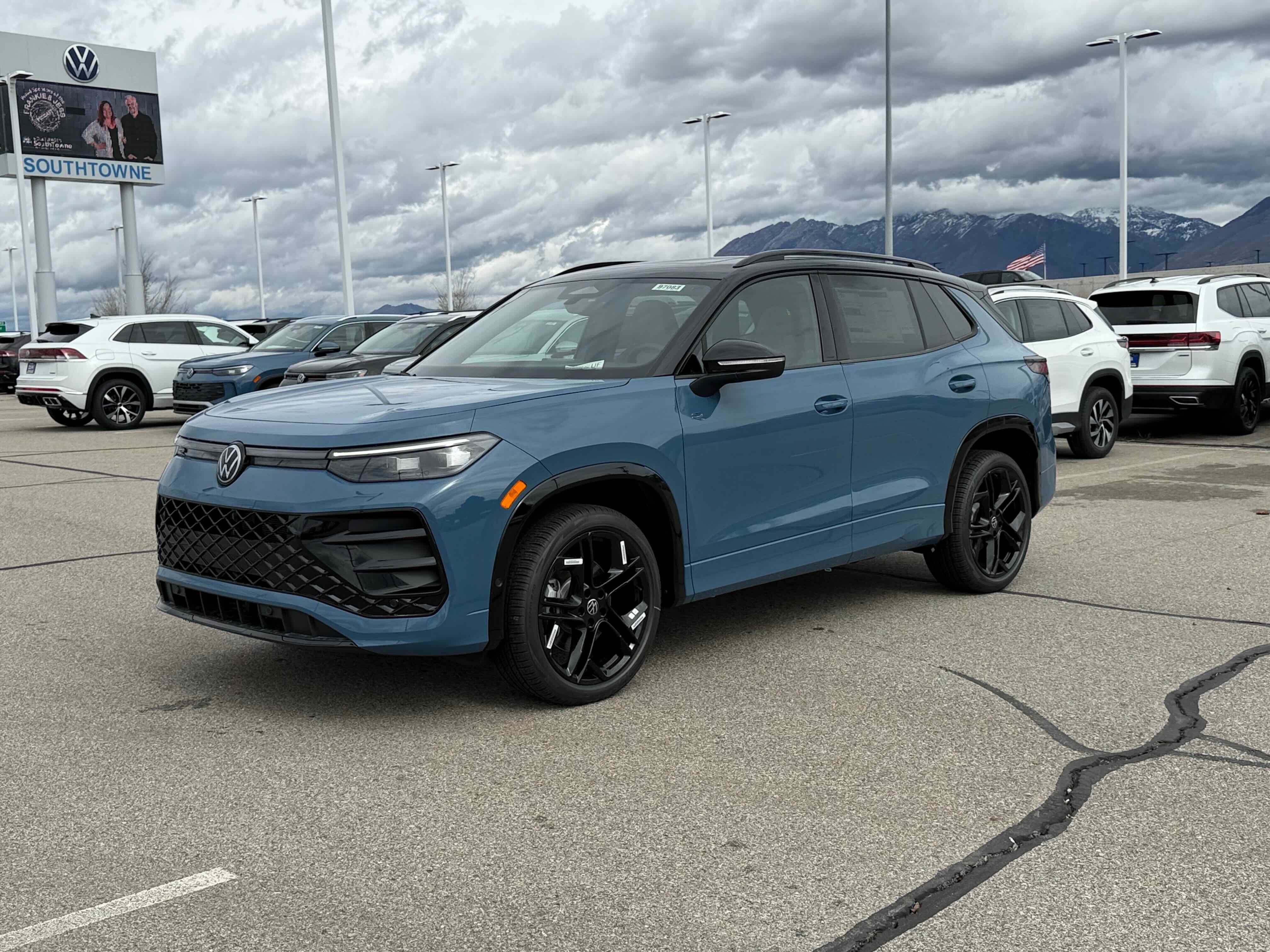 2026 Volkswagen Tiguan SE R-Line Black