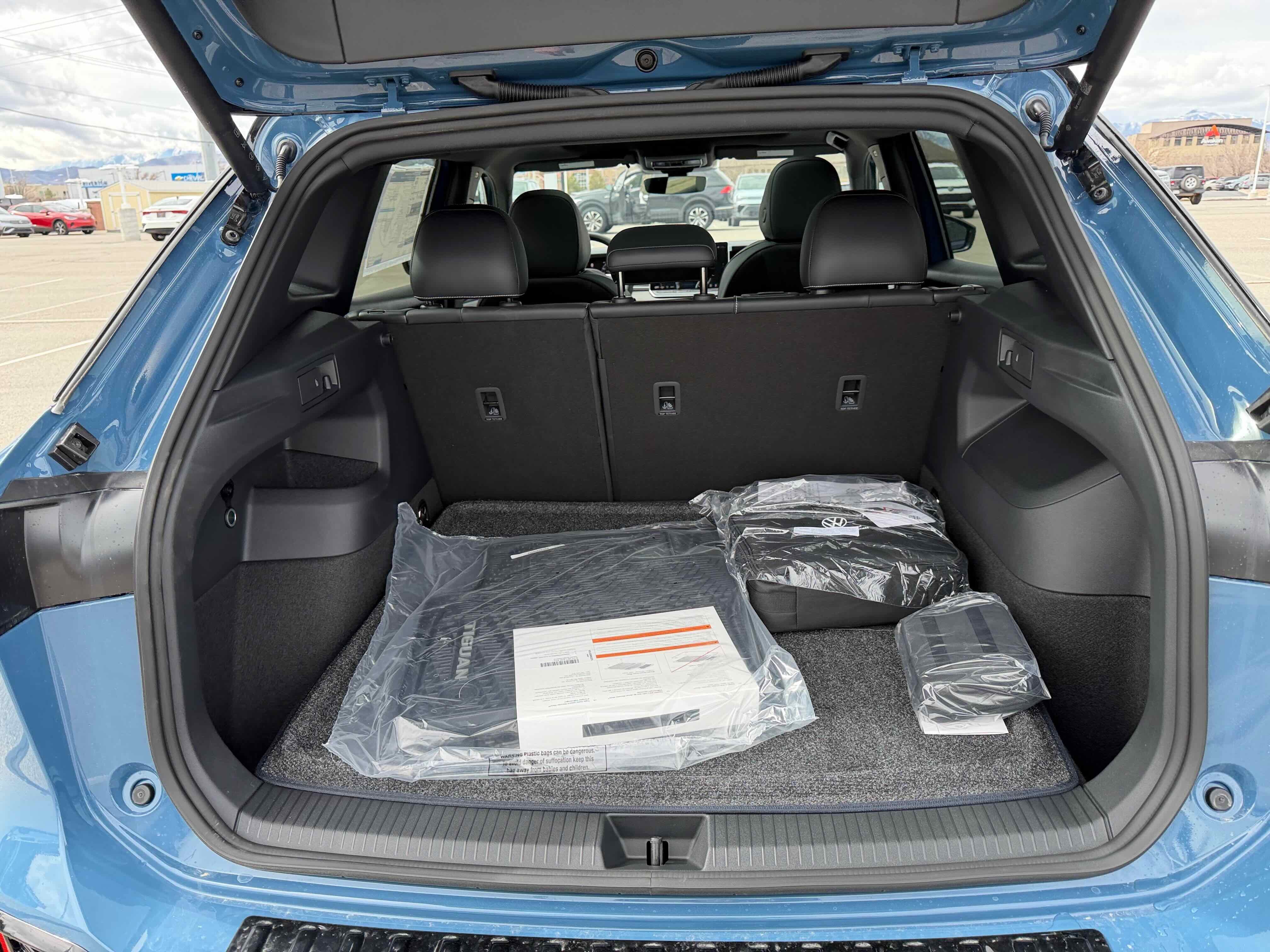 2026 Volkswagen Tiguan SE R-Line Black