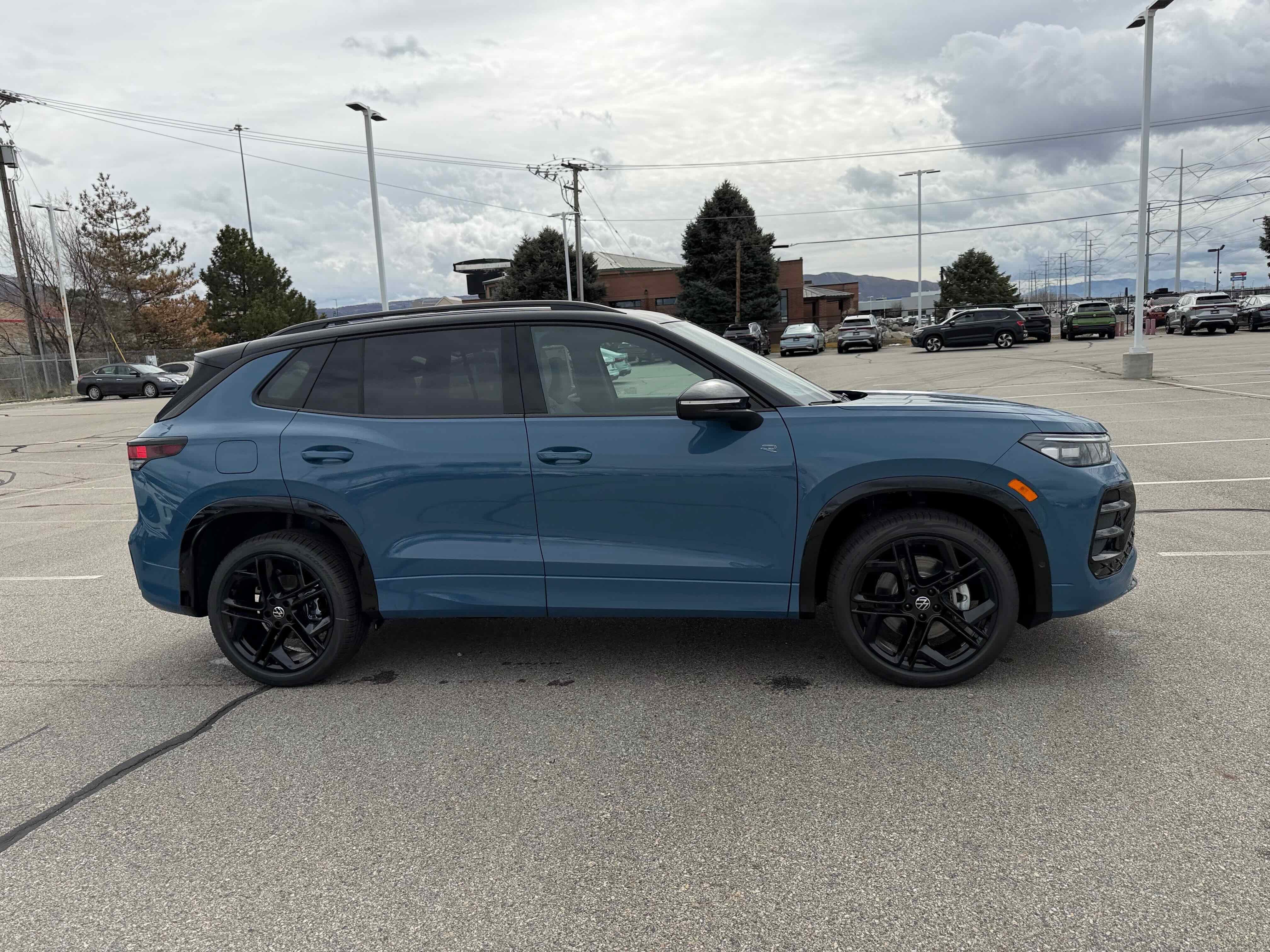 2026 Volkswagen Tiguan SE R-Line Black